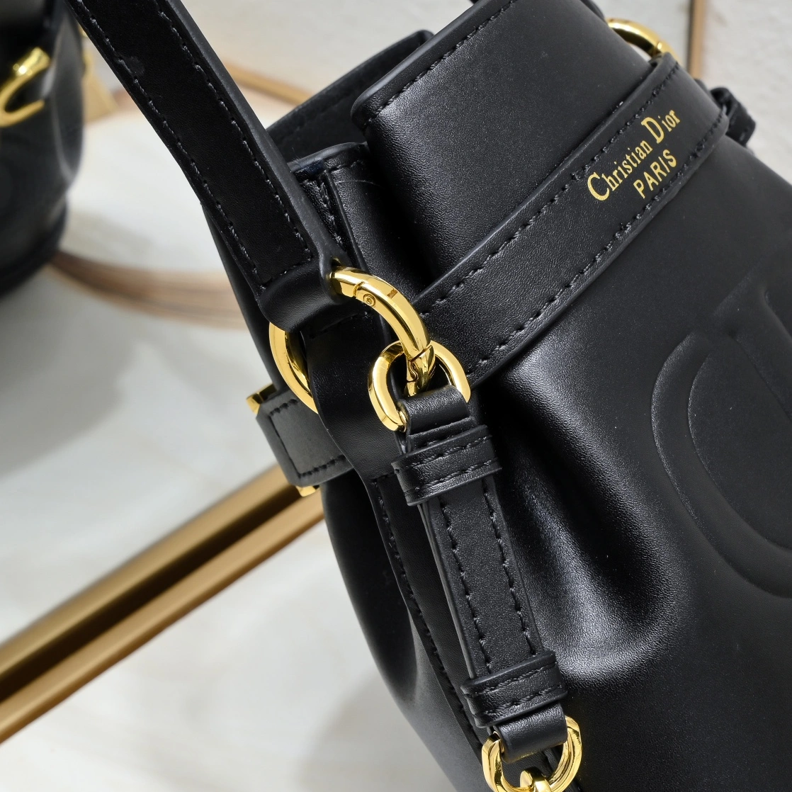 Classic 1077 Christian Dior AAA Quality Messenger Bags For Women
