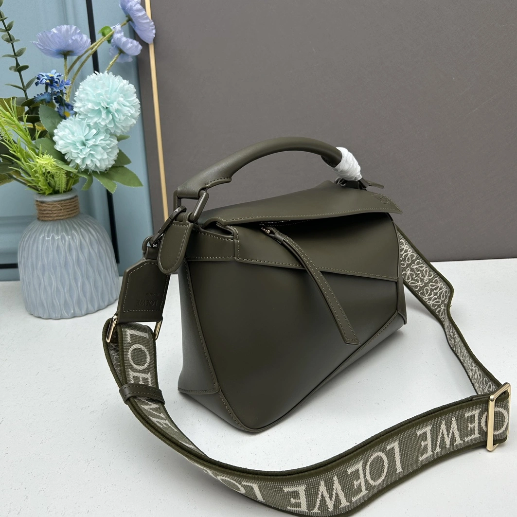 Classic 1091 LOEWE AAA Quality Messenger Bags For Women