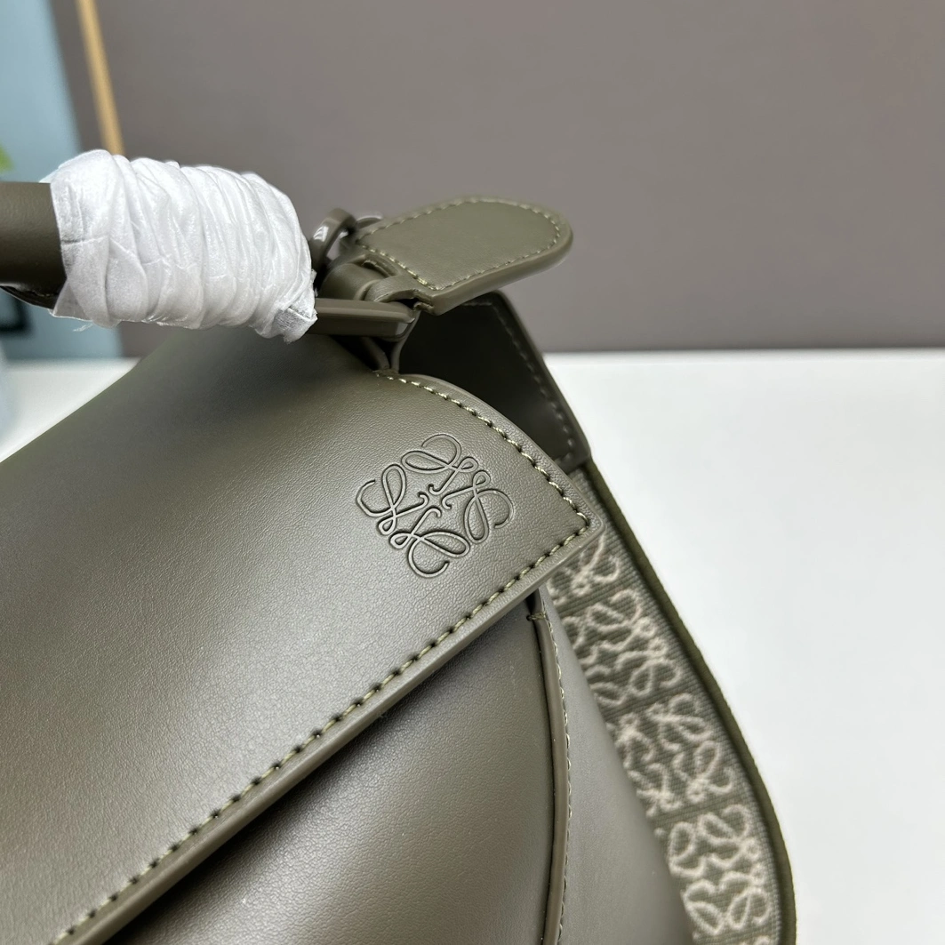 Classic 1091 LOEWE AAA Quality Messenger Bags For Women