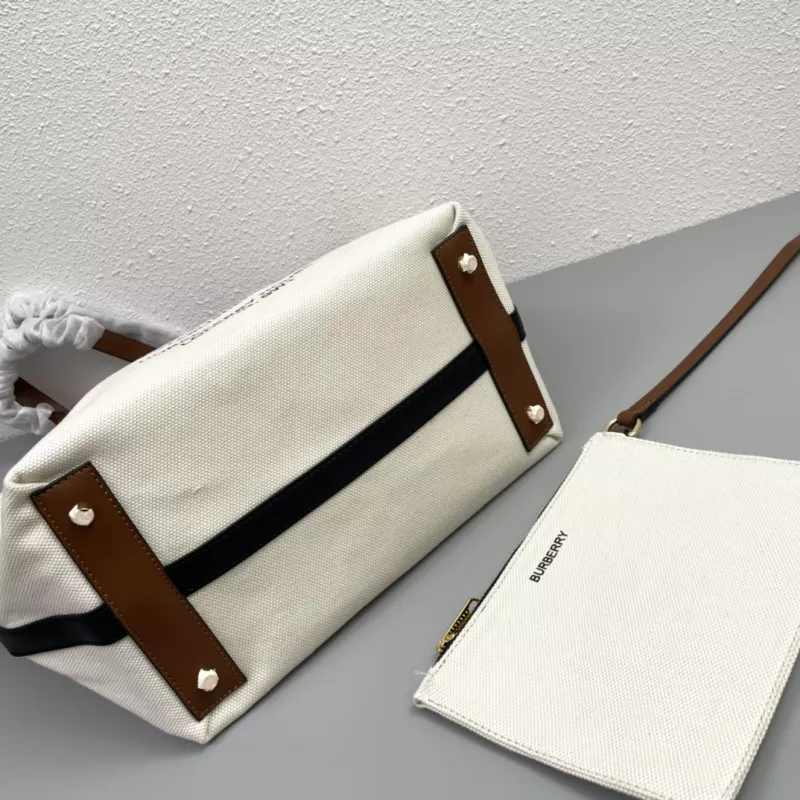 Classic 1139 Burberry AAA Quality Shoulder Bags For Women