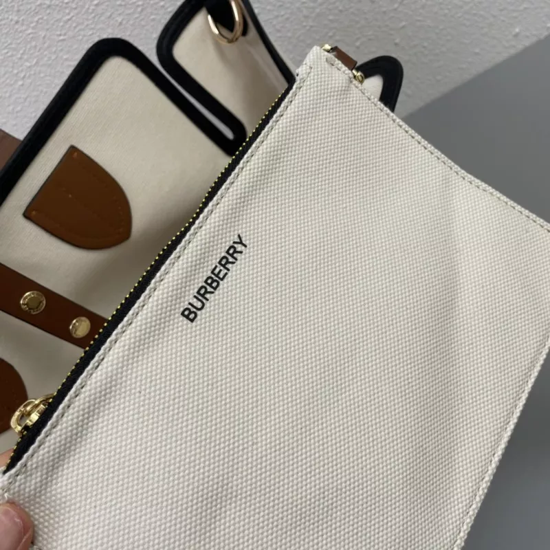 Classic 1139 Burberry AAA Quality Shoulder Bags For Women