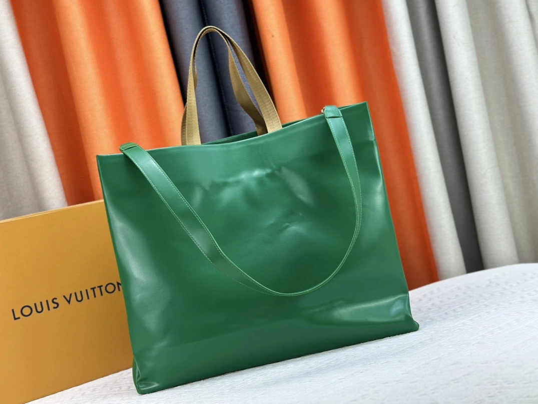 Classic 1234 Louis Vuitton AAA Quality Handbags For Women