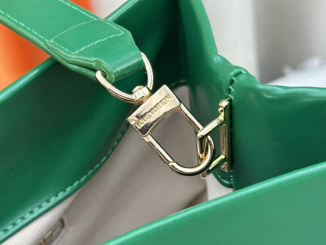 Classic 1234 Louis Vuitton AAA Quality Handbags For Women
