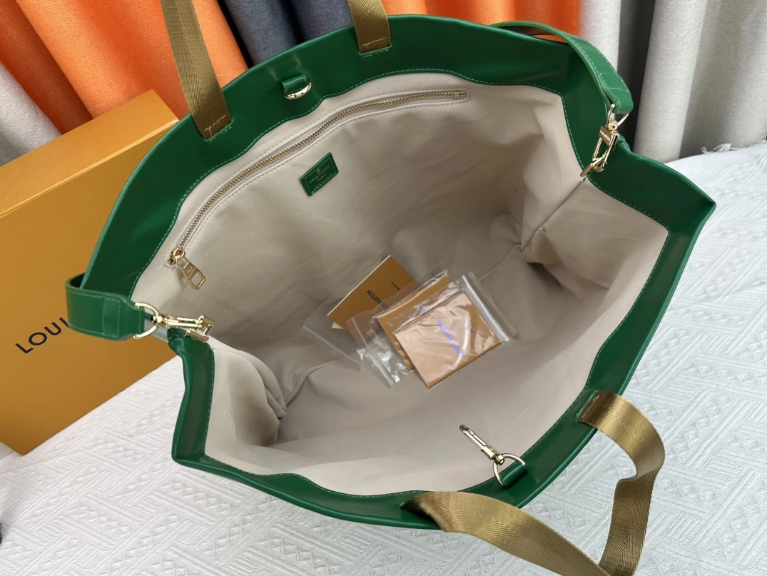 Classic 1234 Louis Vuitton AAA Quality Handbags For Women