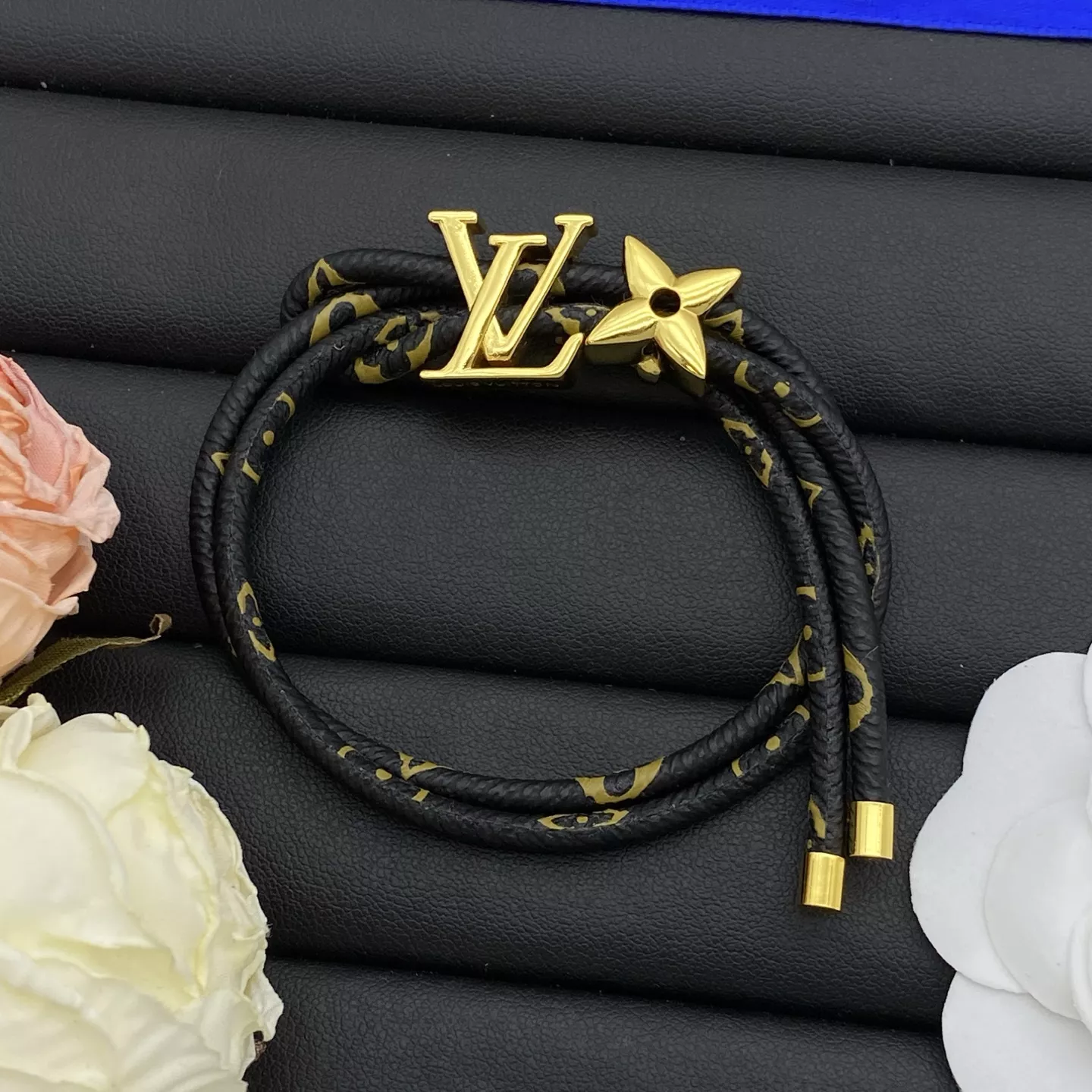 Classic 1241 Louis Vuitton LV Bracelets