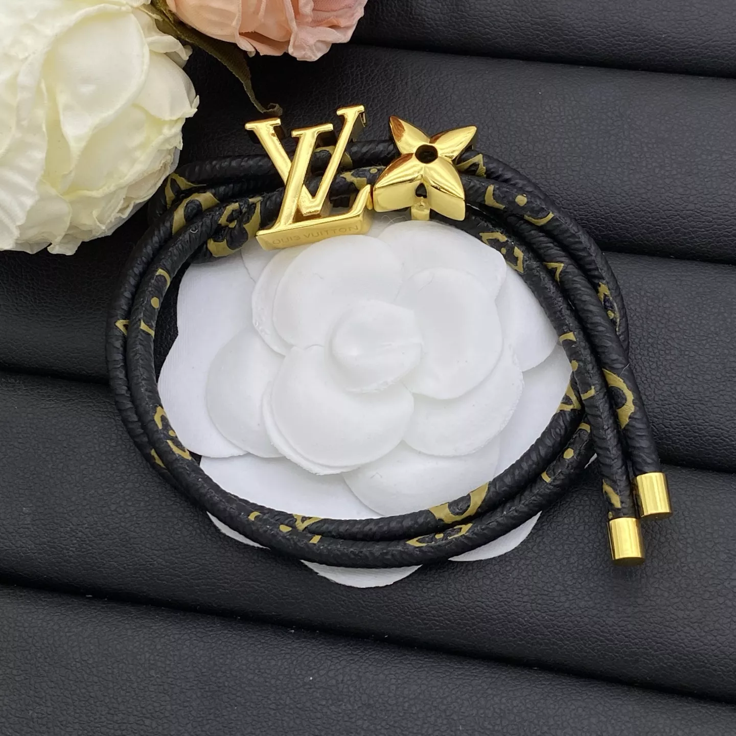 Classic 1241 Louis Vuitton LV Bracelets