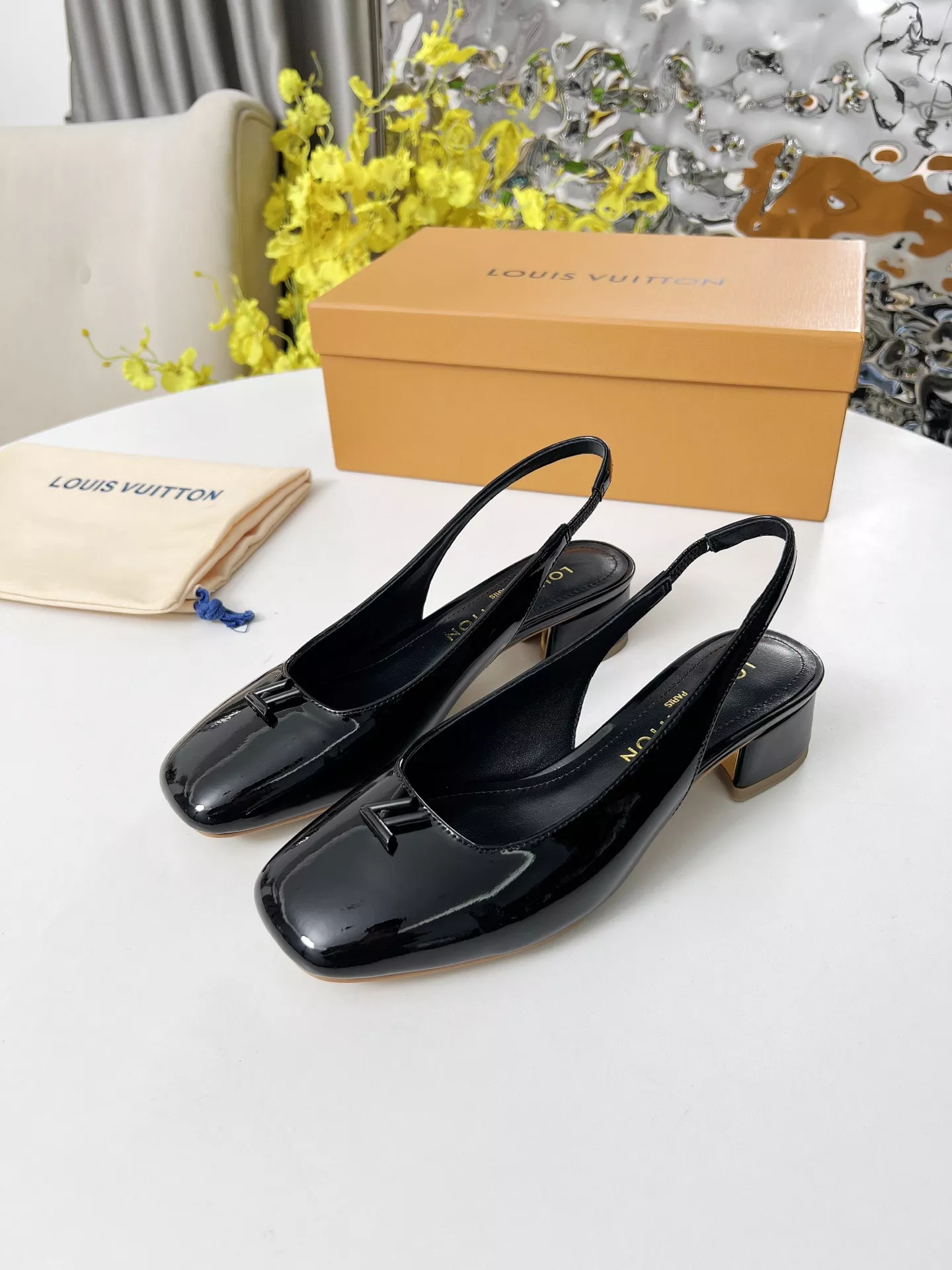Classic 1326 Louis Vuitton Sandal For Women