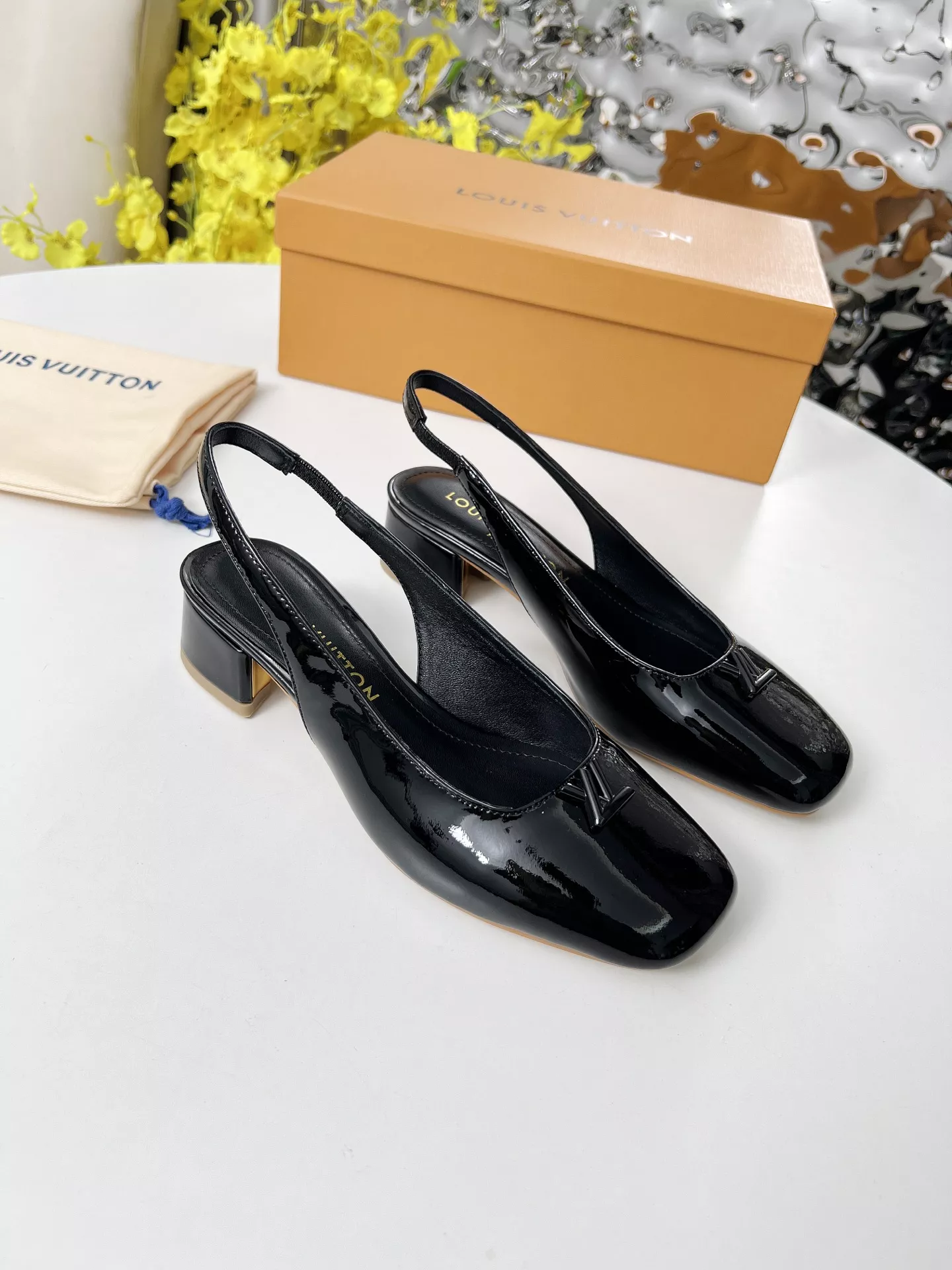 Classic 1326 Louis Vuitton Sandal For Women