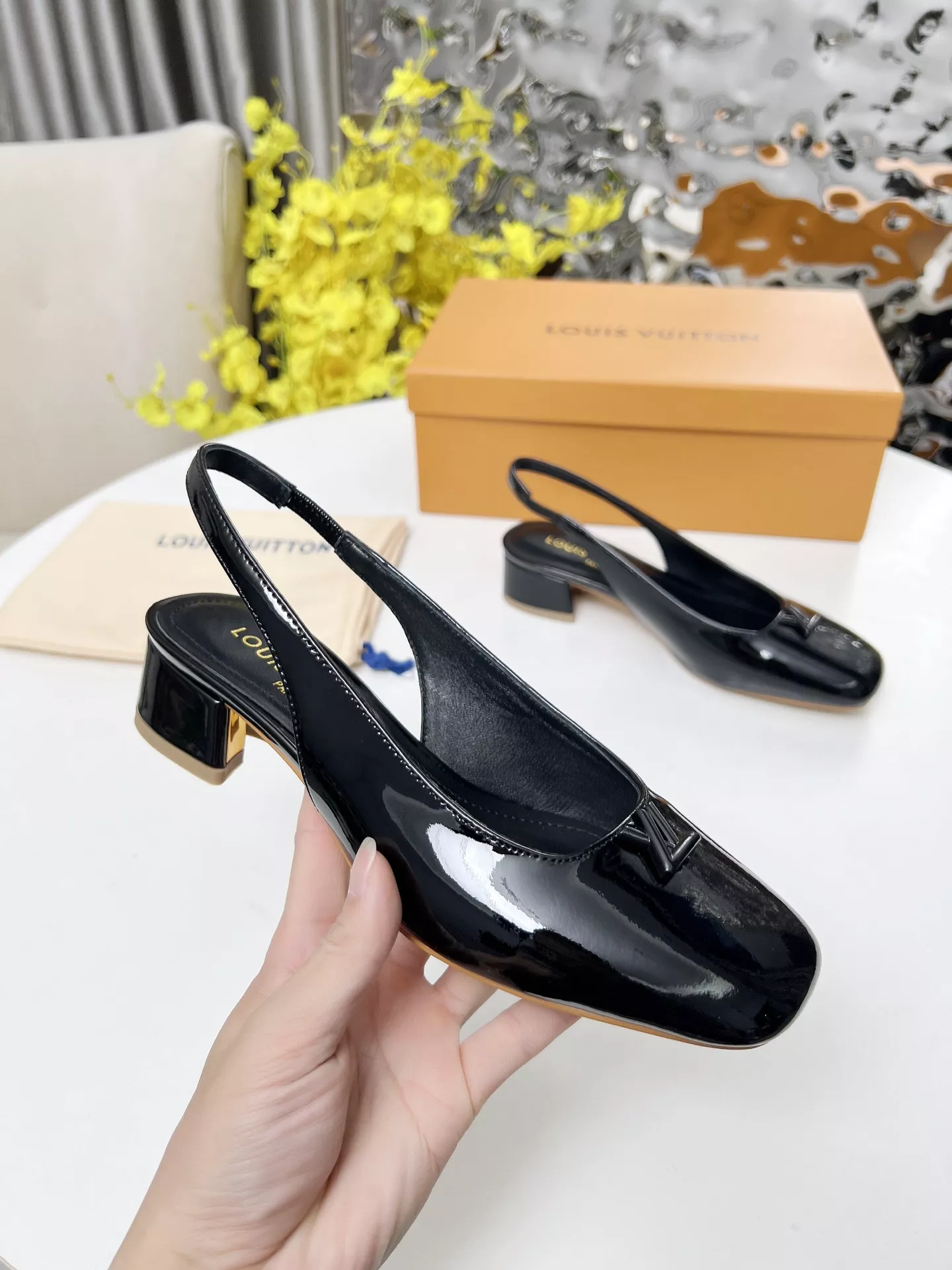 Classic 1326 Louis Vuitton Sandal For Women