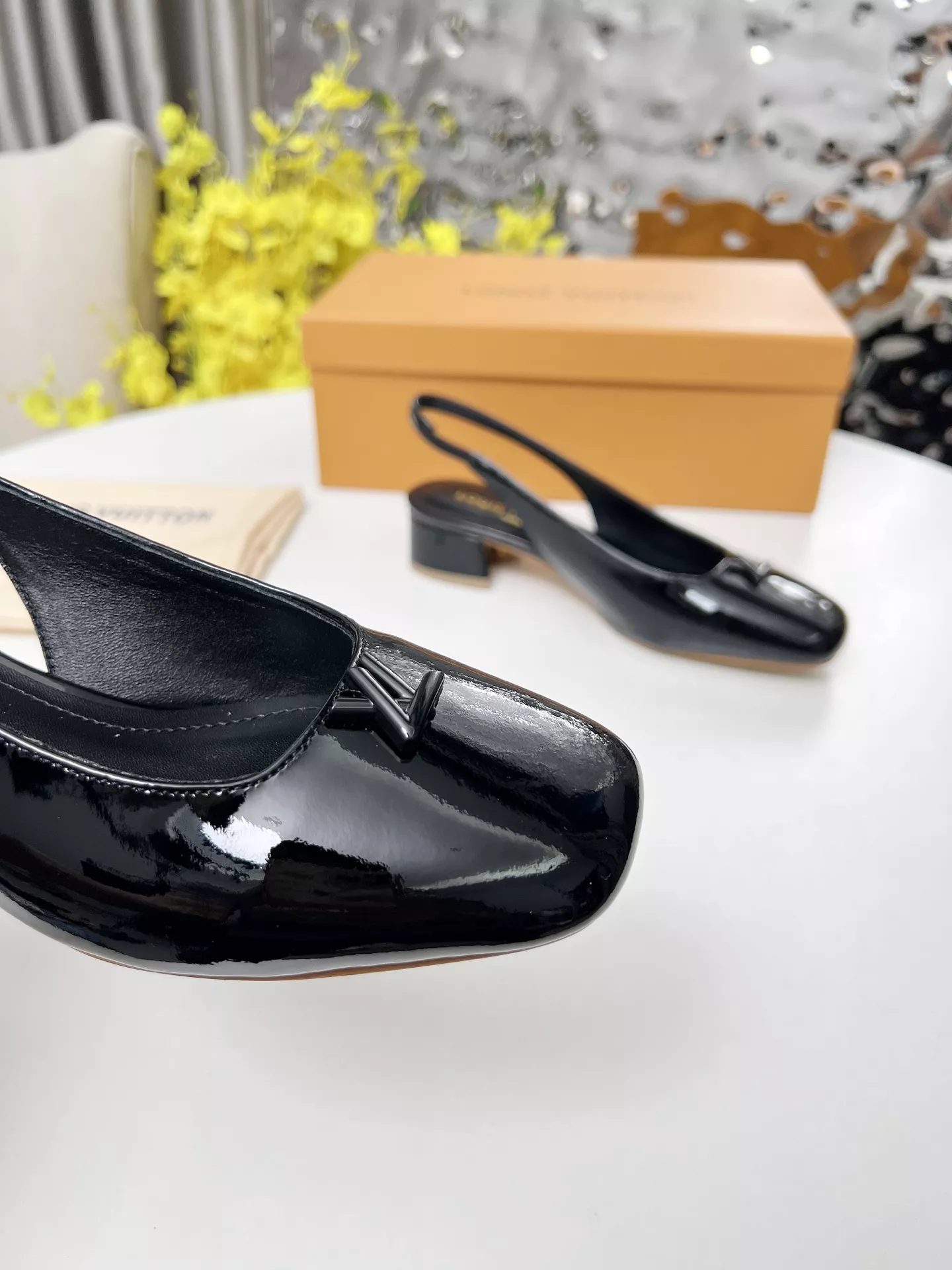 Classic 1326 Louis Vuitton Sandal For Women
