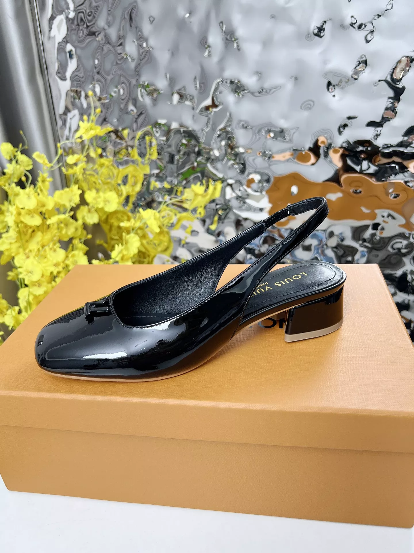 Classic 1326 Louis Vuitton Sandal For Women