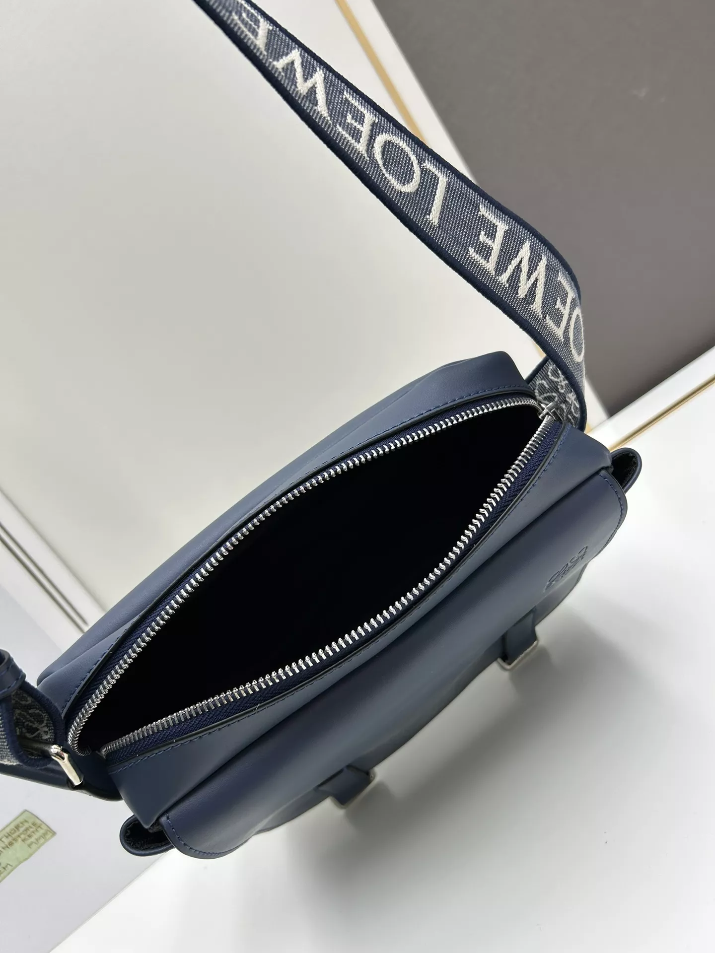 Classic 1617 LOEWE AAA Quality Messenger Bags For Unisex