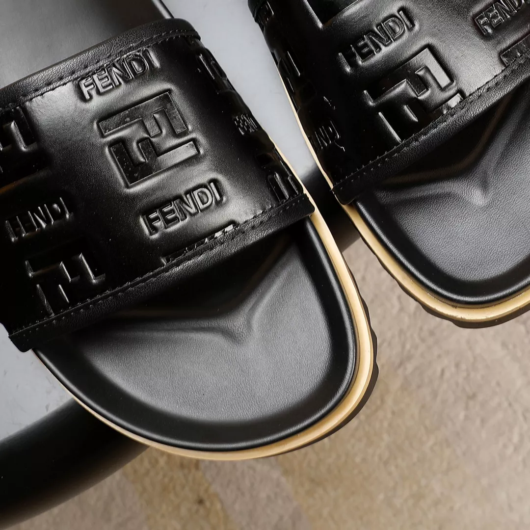 Classic 1683 Fendi Slippers For Men