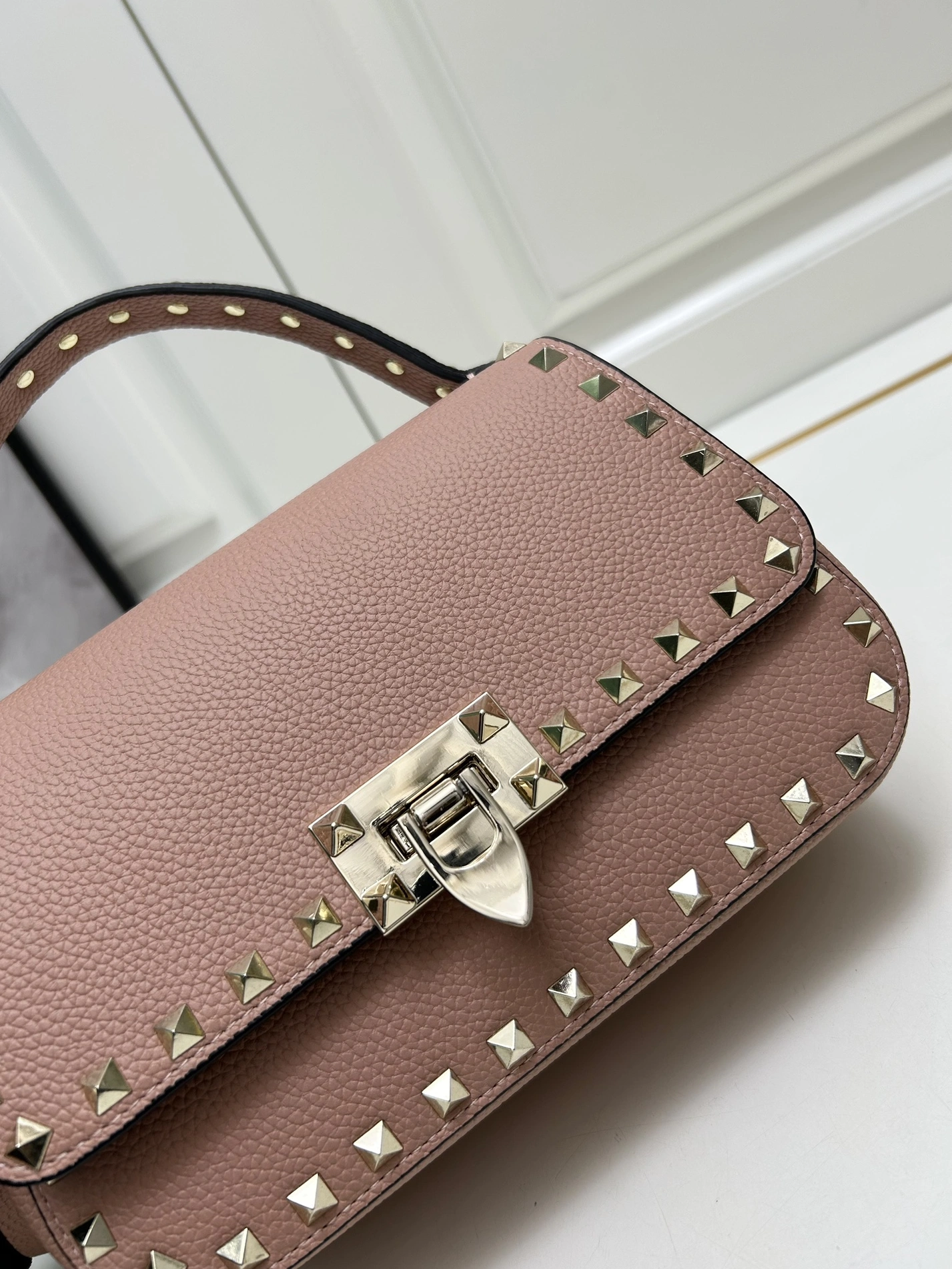 Classic 1725 Valentino AAA Quality Messenger Bags For Women