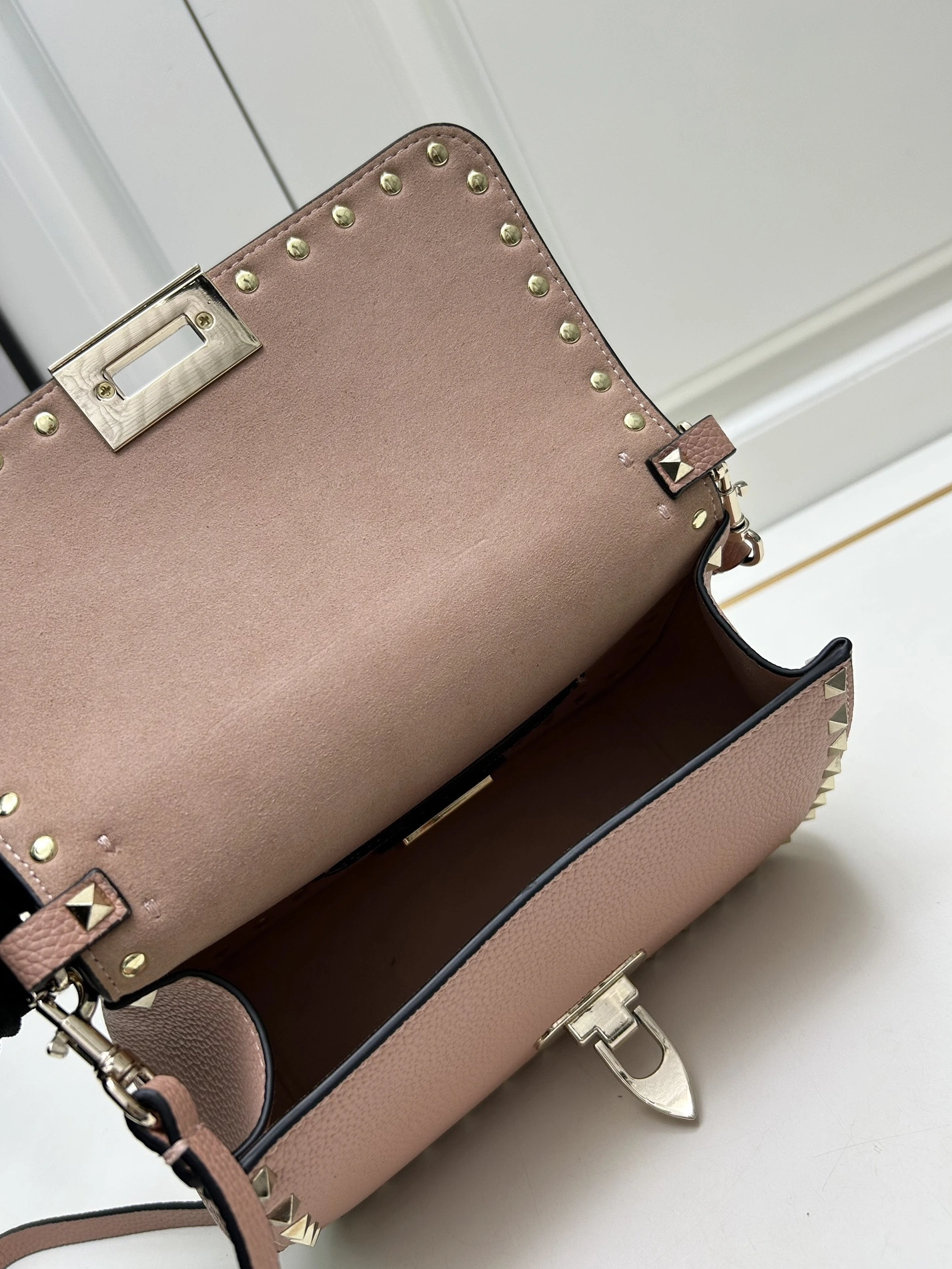 Classic 1725 Valentino AAA Quality Messenger Bags For Women