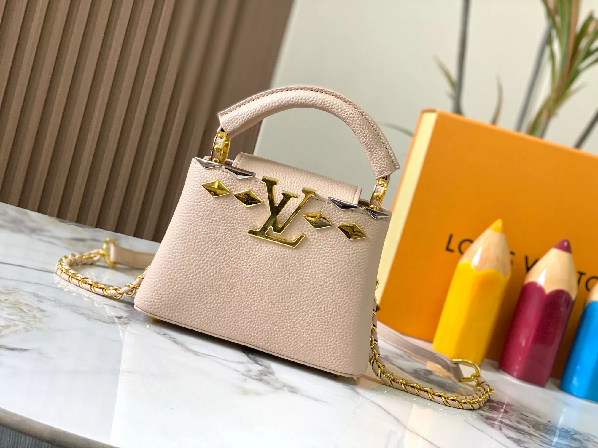 Classic 1810 Louis Vuitton AAA Quality Messenger Bags For Women