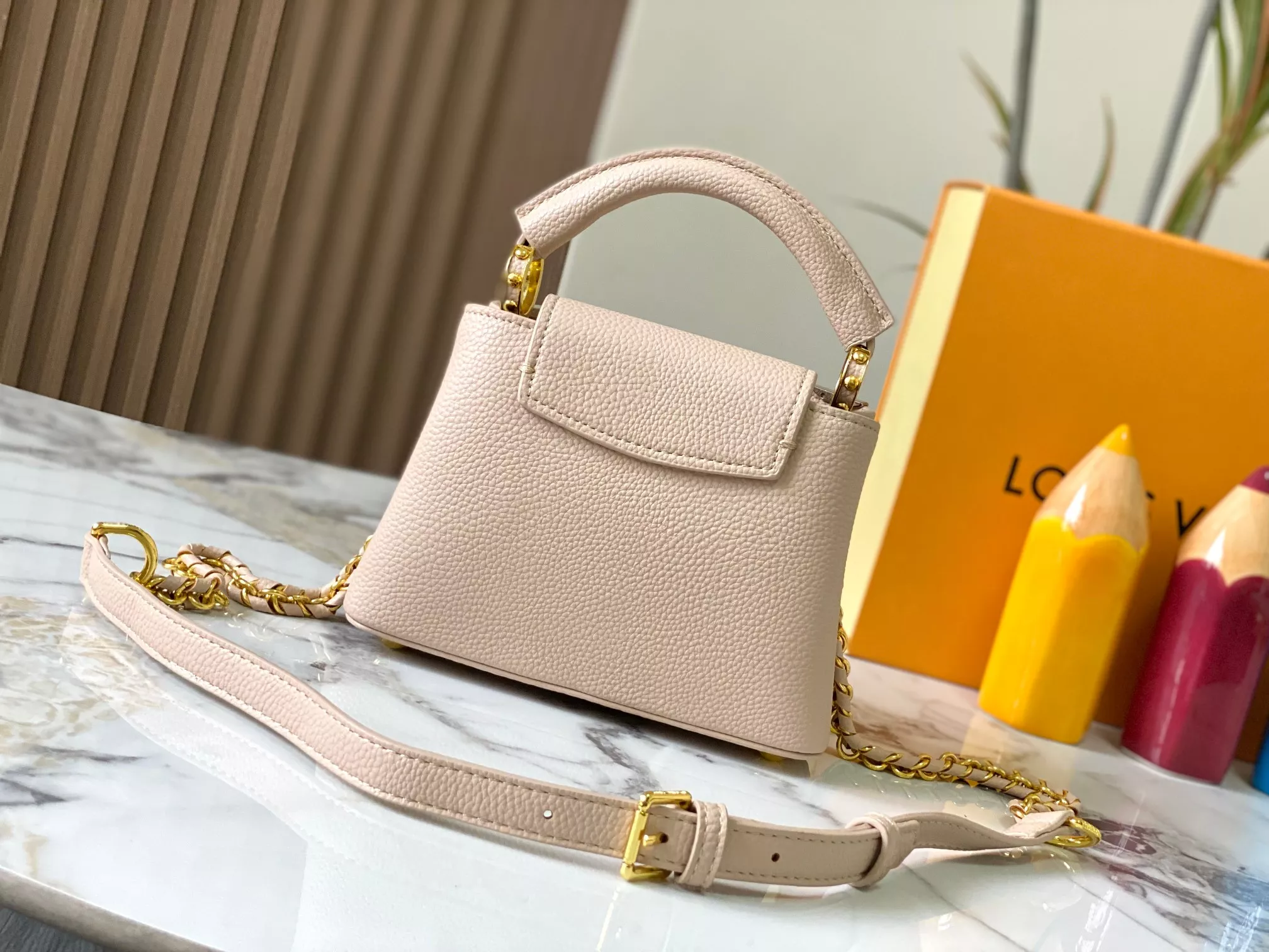 Classic 1810 Louis Vuitton AAA Quality Messenger Bags For Women