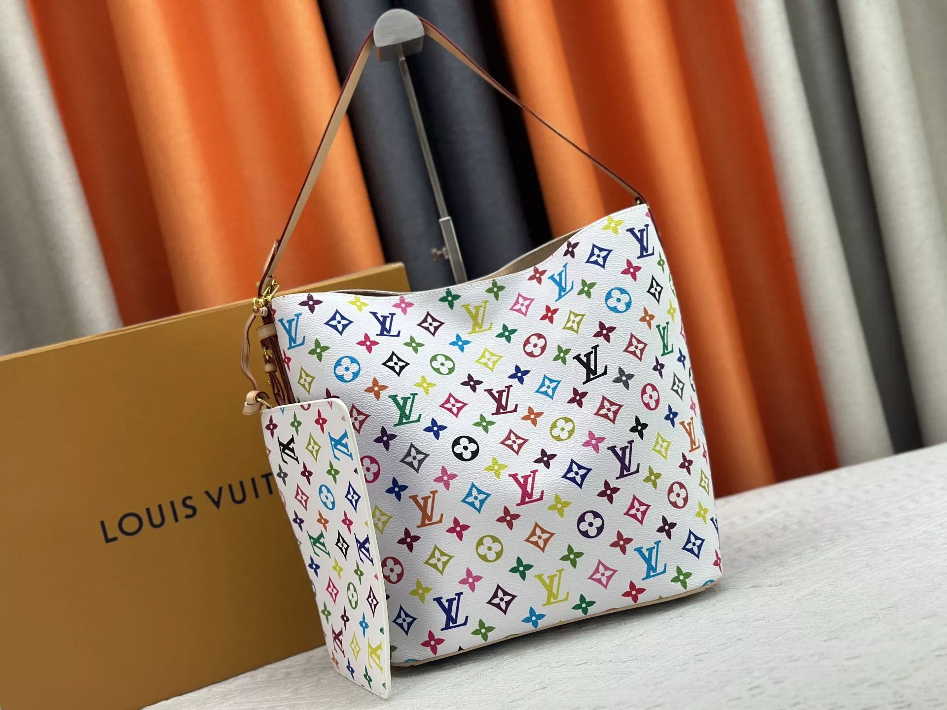 Classic 2000 Louis Vuitton AAA Quality Shoulder Bags For Women