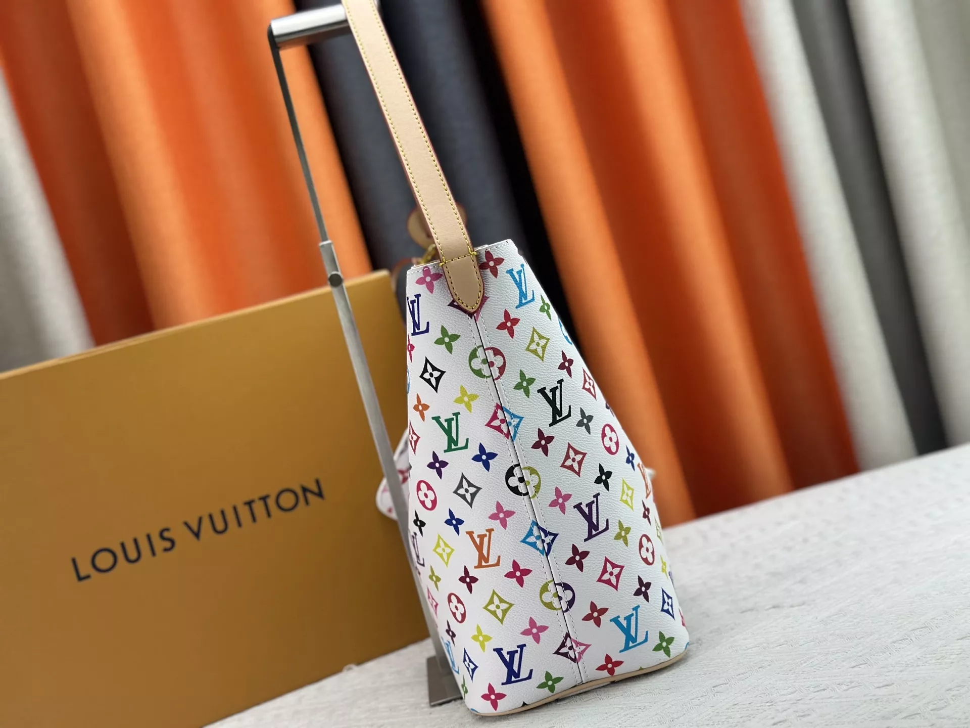 Classic 2000 Louis Vuitton AAA Quality Shoulder Bags For Women