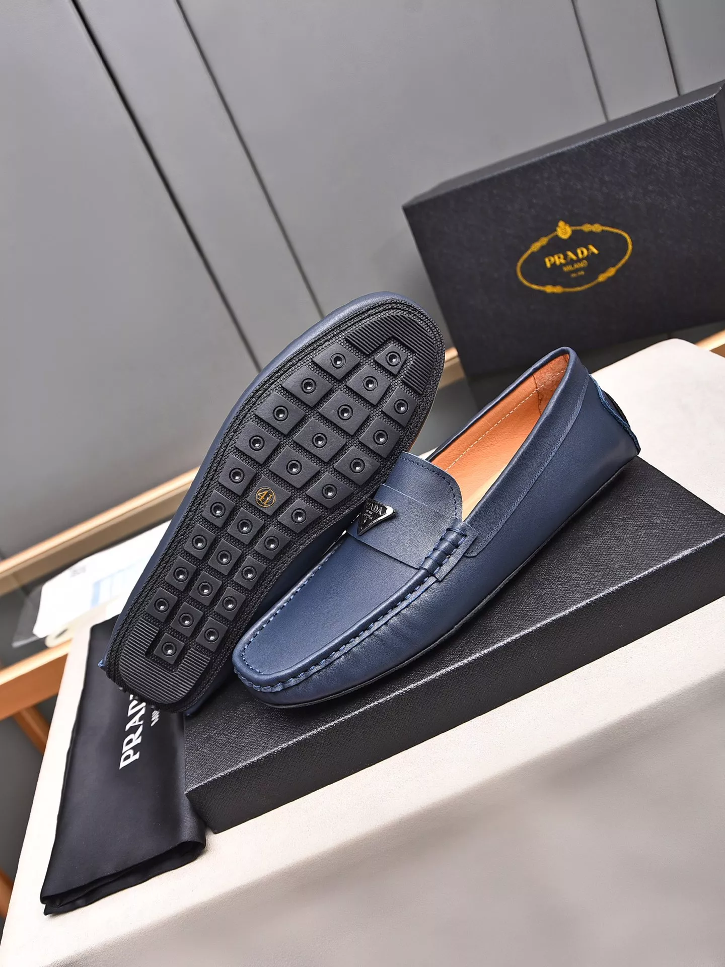 Classic 2589 Prada Leather Shoes For Men