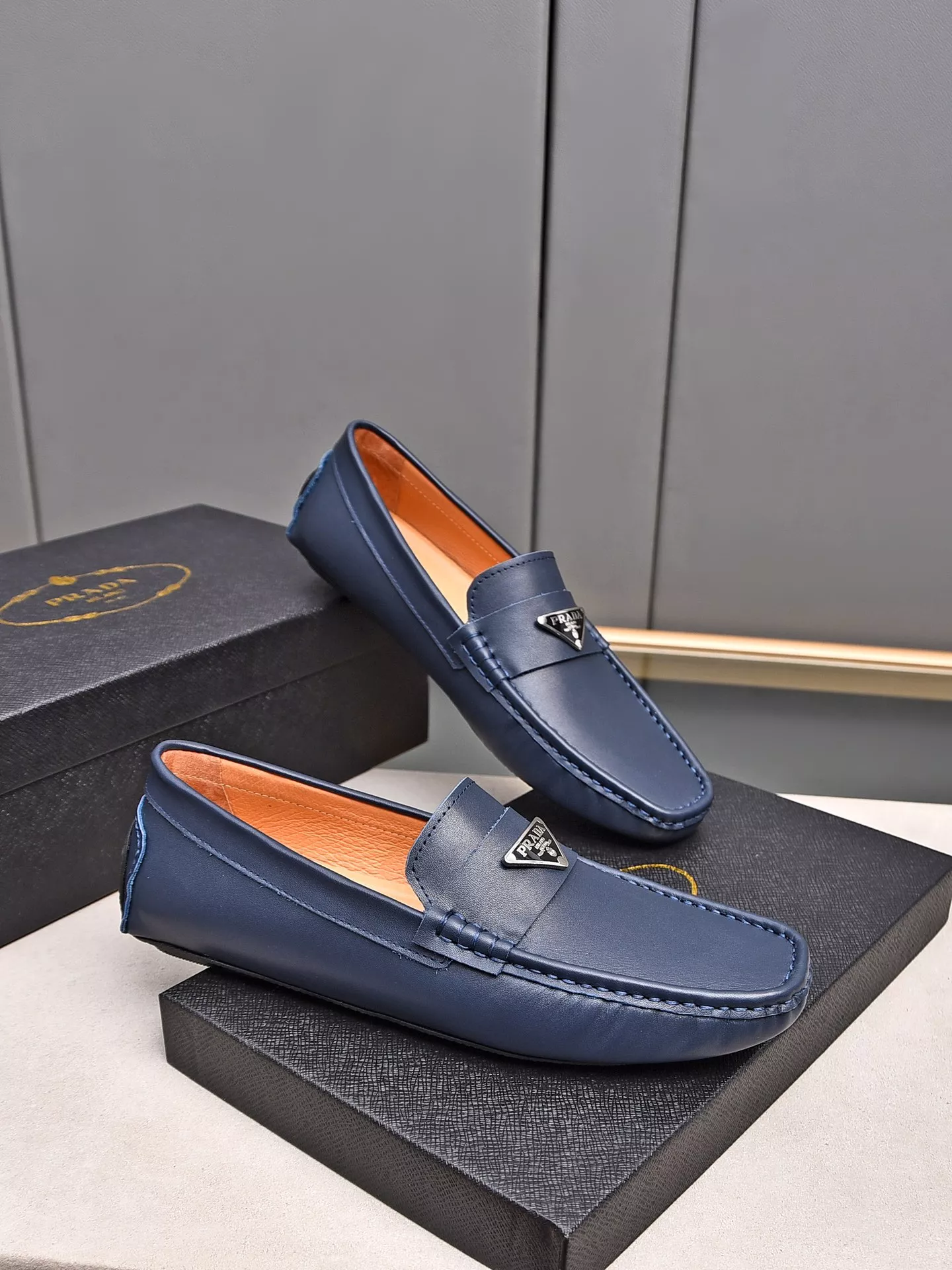 Classic 2589 Prada Leather Shoes For Men