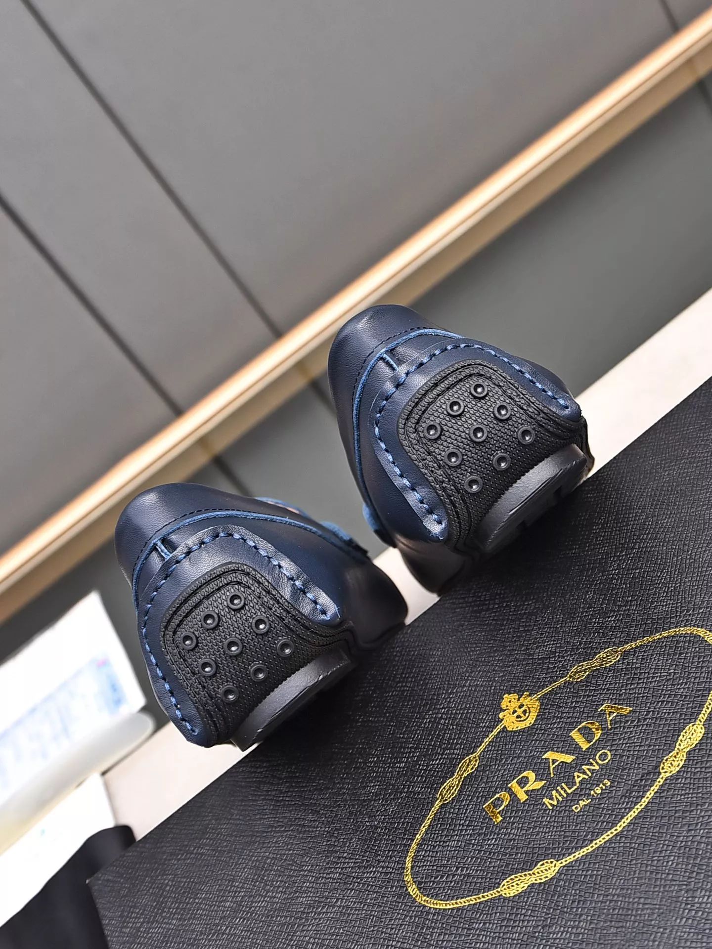 Classic 2589 Prada Leather Shoes For Men