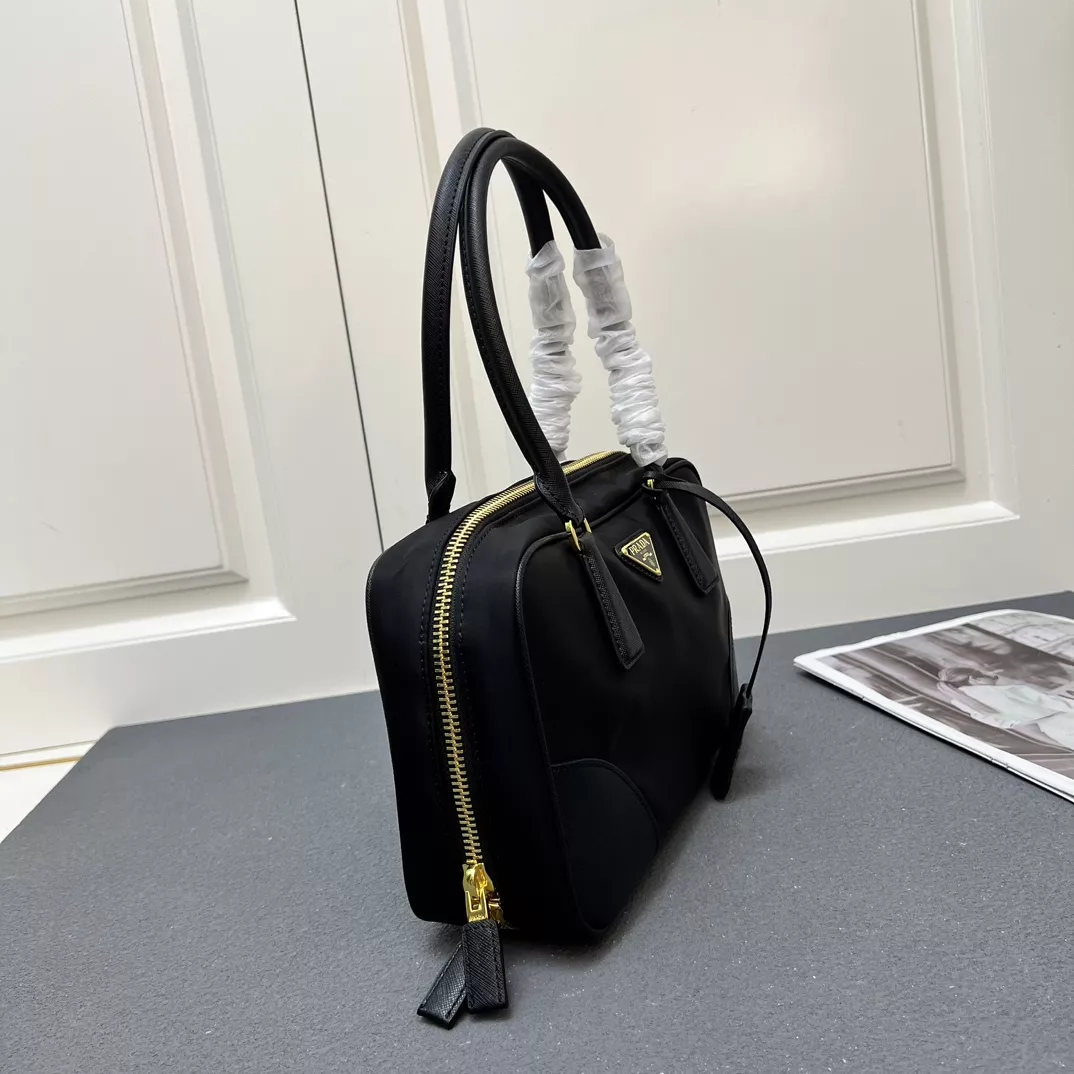 Classic 2690 Prada AAA Quality Shoulder Bags For Women