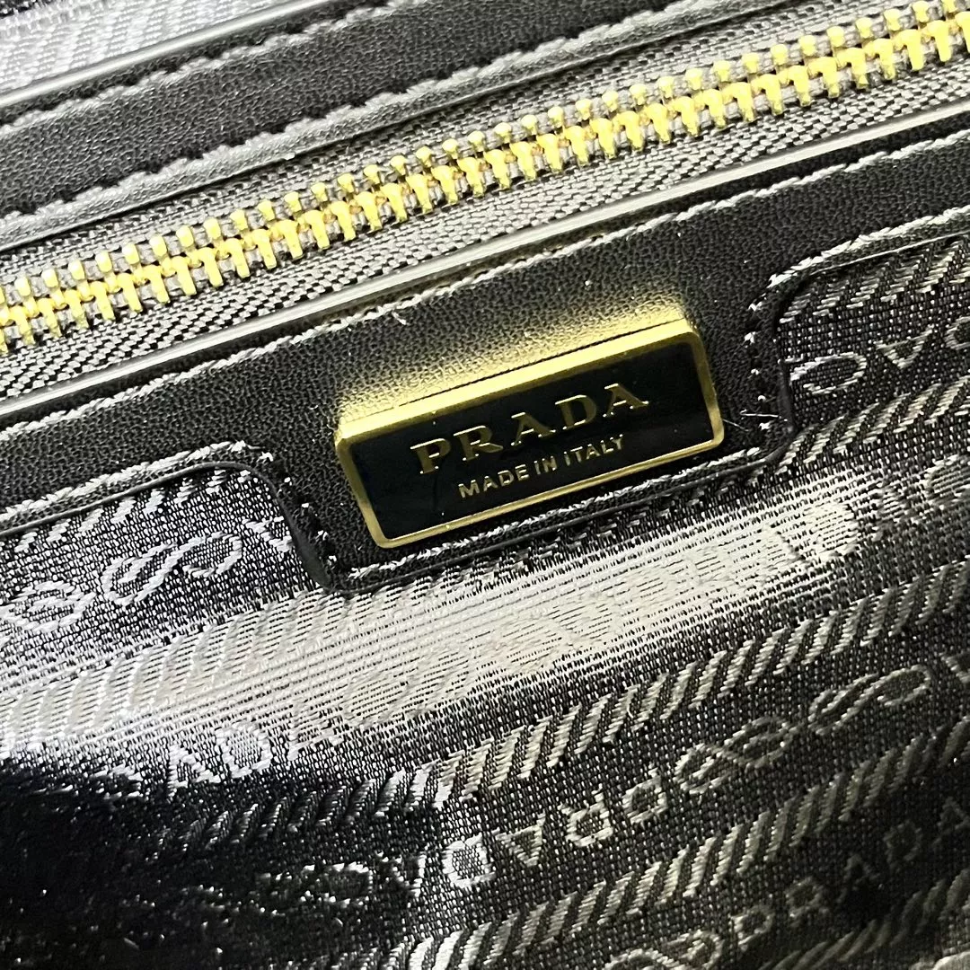 Classic 2690 Prada AAA Quality Shoulder Bags For Women