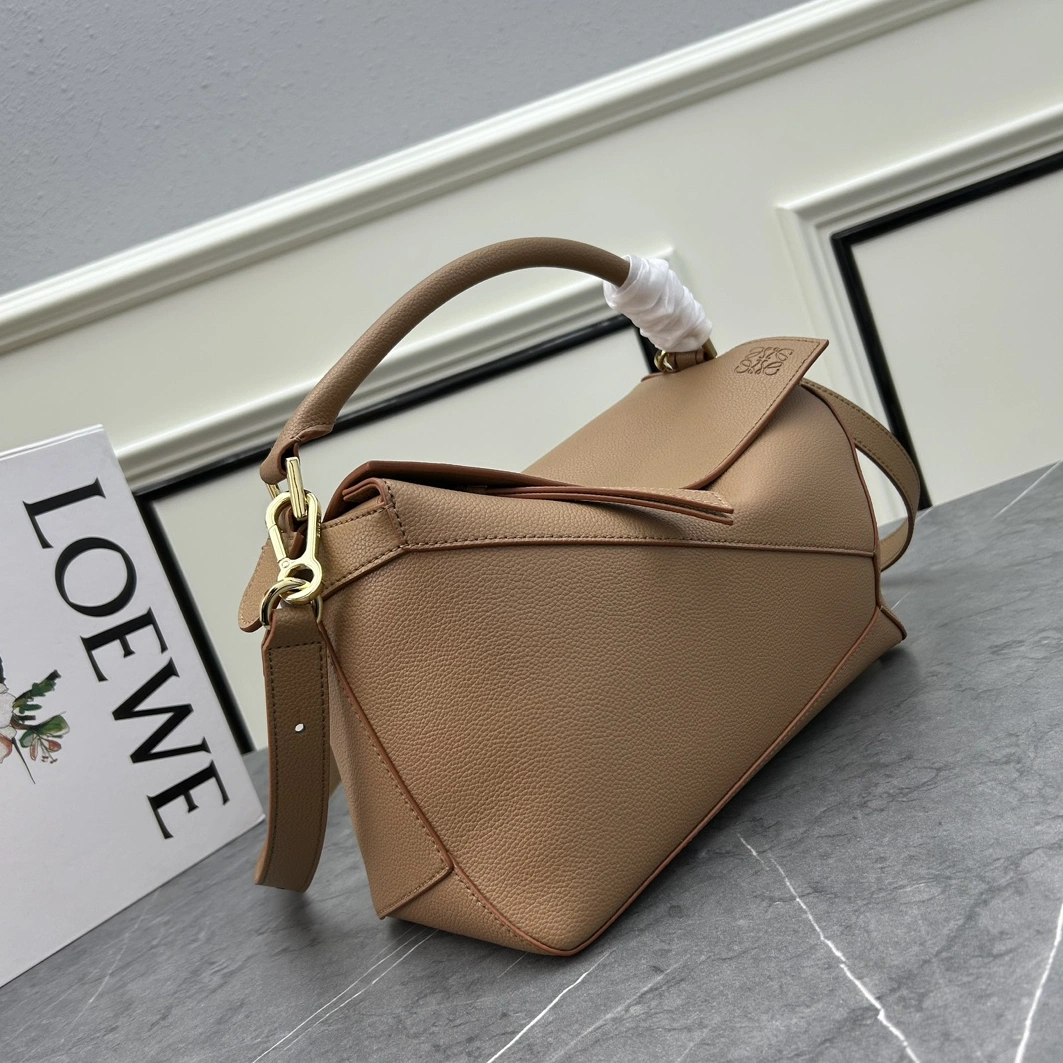Classic 2801 LOEWE AAA Quality Messenger Bags For Women