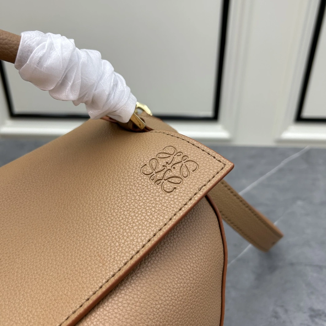 Classic 2801 LOEWE AAA Quality Messenger Bags For Women