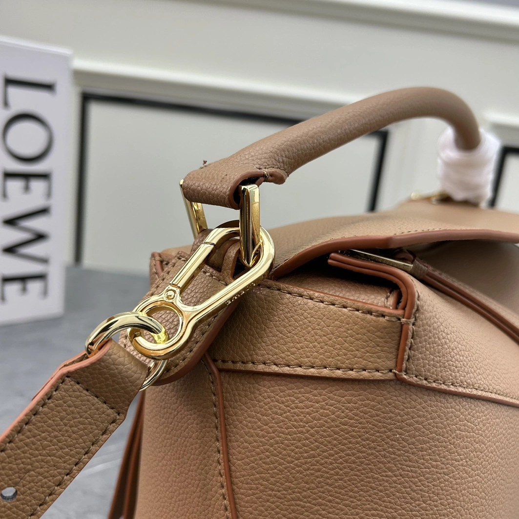 Classic 2801 LOEWE AAA Quality Messenger Bags For Women