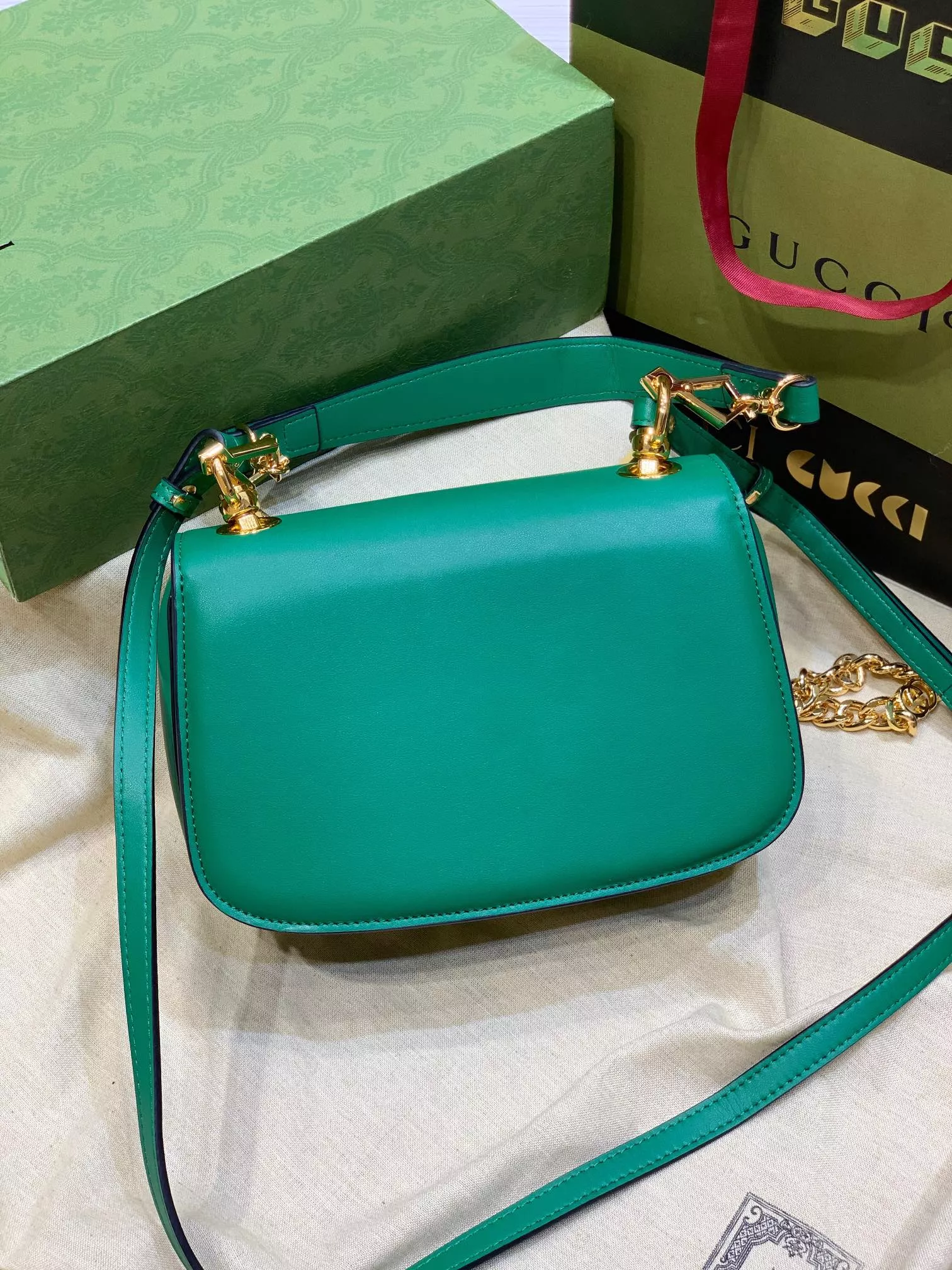 Classic 2808 Gucci AAA Quality Messenger Bags For Women