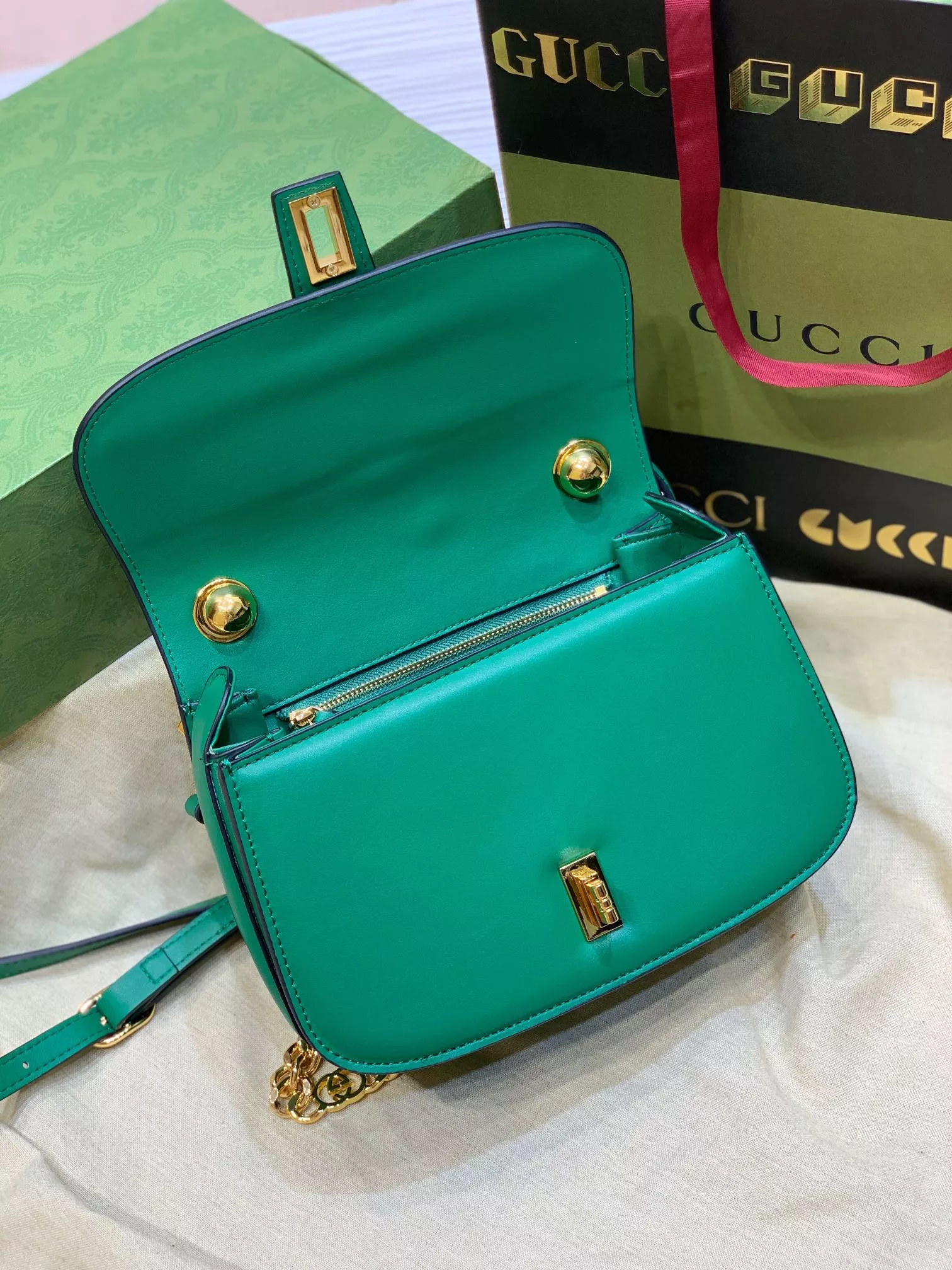 Classic 2808 Gucci AAA Quality Messenger Bags For Women