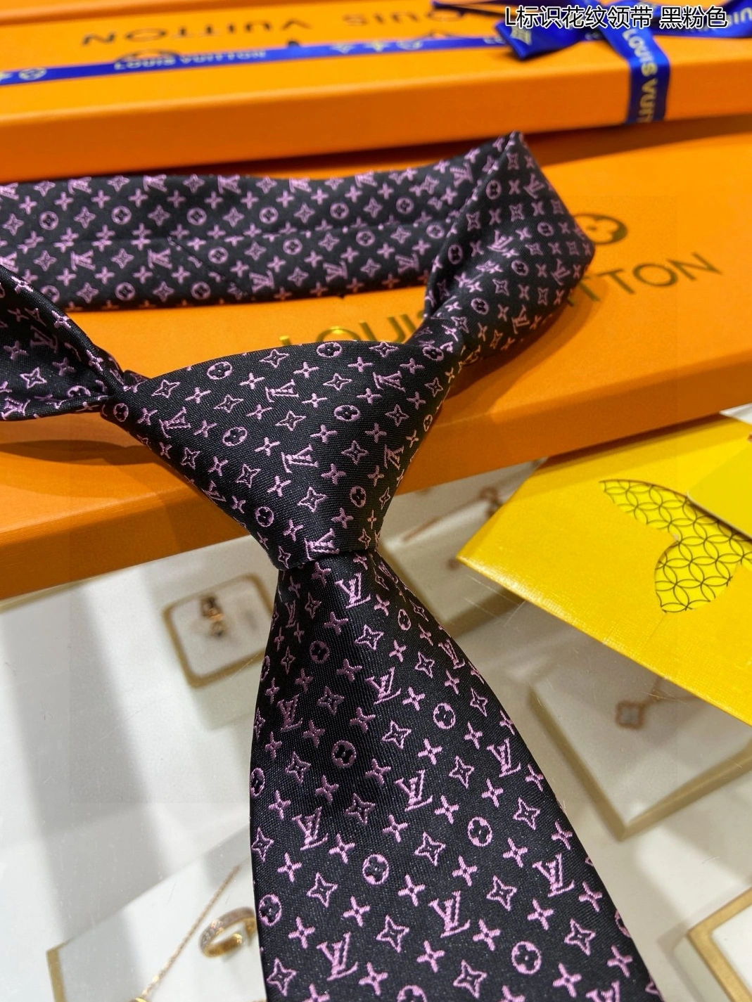 Classic 2850 Louis Vuitton LV Necktie