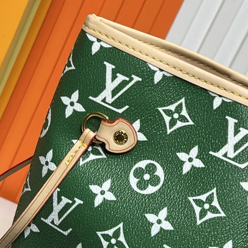 Classic 3645 Louis Vuitton AAA Quality Shoulder Bags For Women