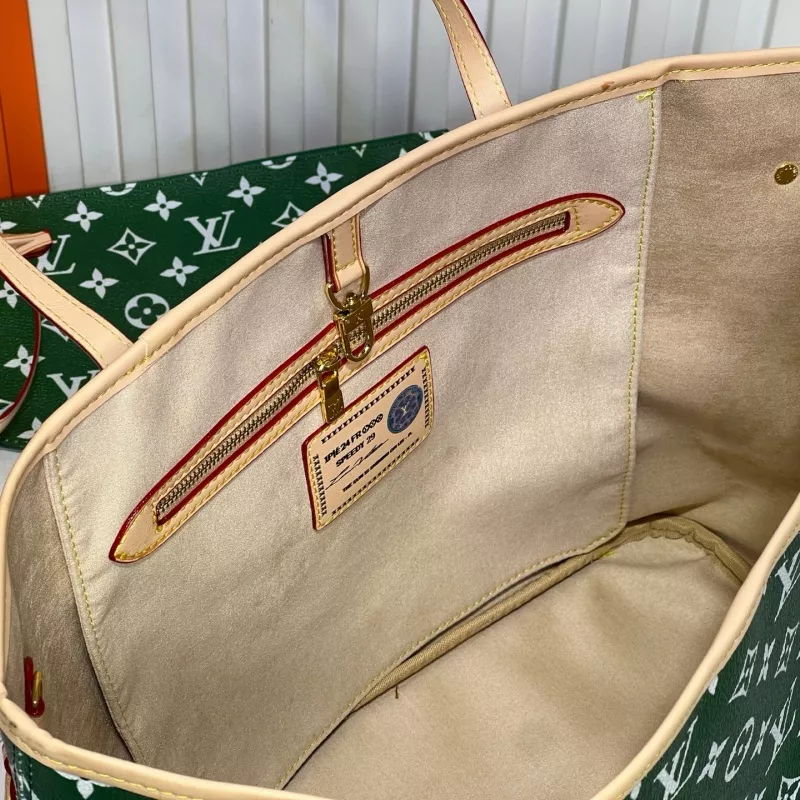 Classic 3645 Louis Vuitton AAA Quality Shoulder Bags For Women