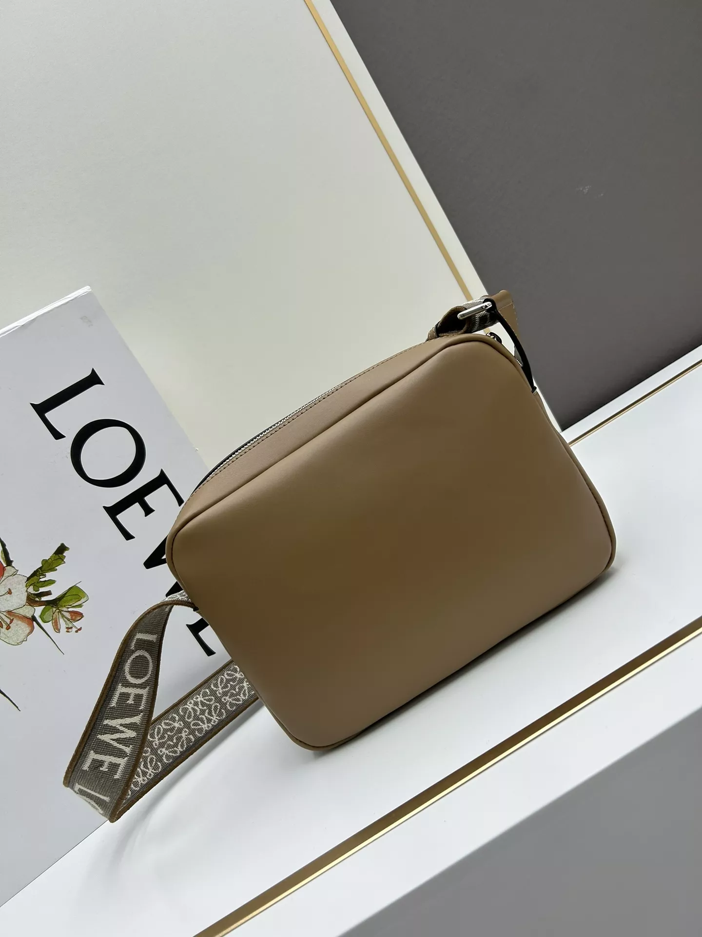 Classic 3781 LOEWE AAA Quality Messenger Bags For Unisex