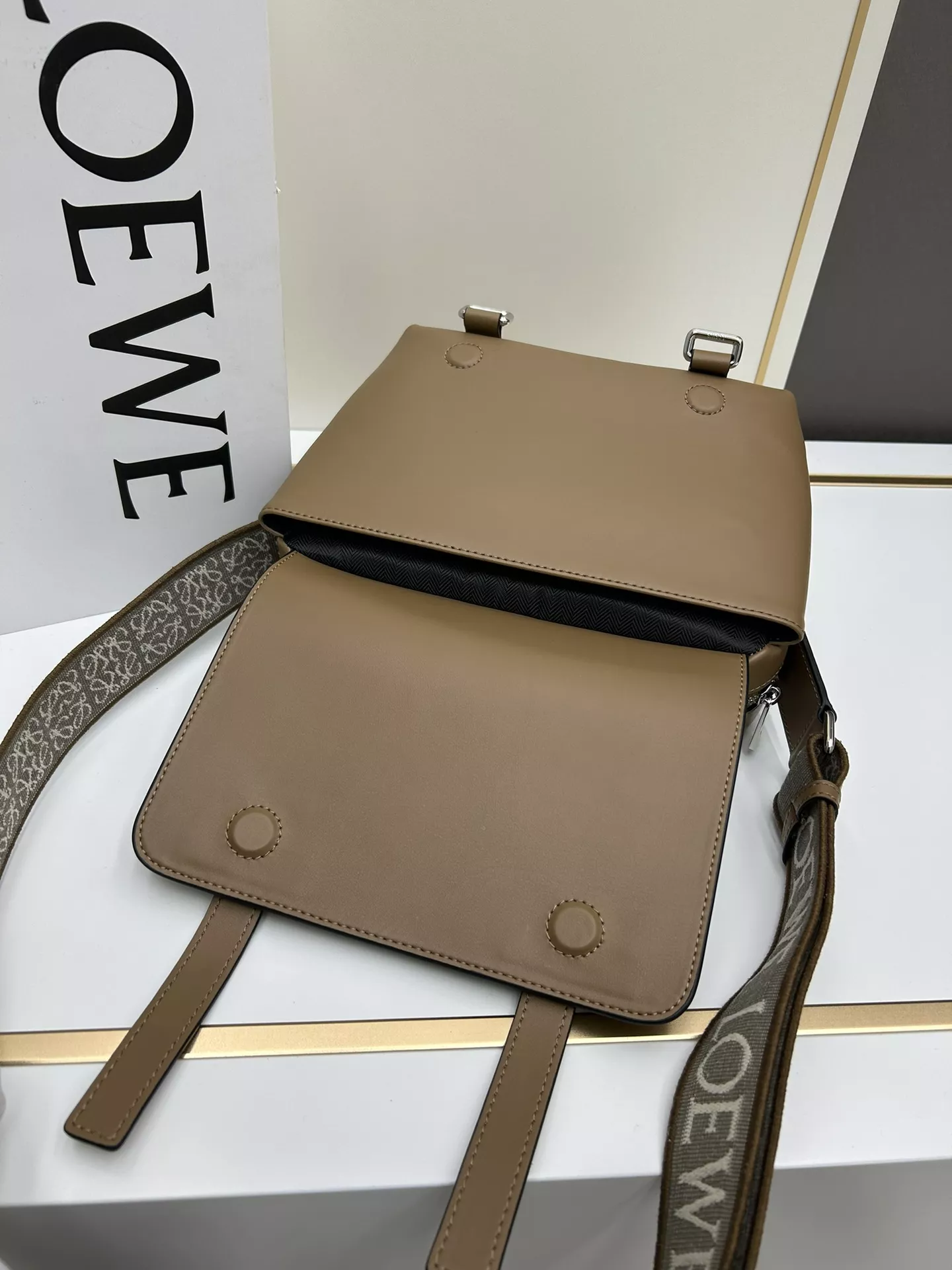 Classic 3781 LOEWE AAA Quality Messenger Bags For Unisex