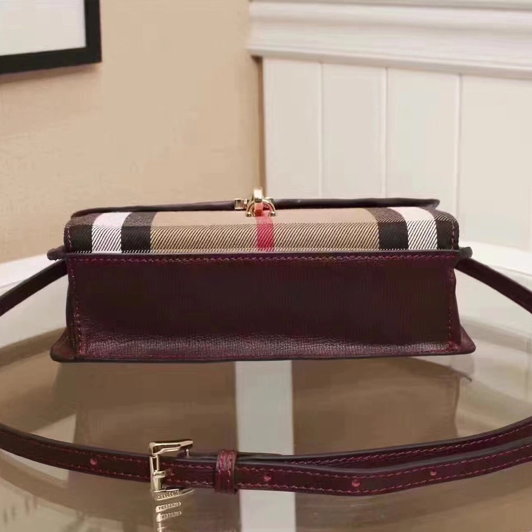 Classic 3801 Burberry AAA Quality Messenger Bags For Women