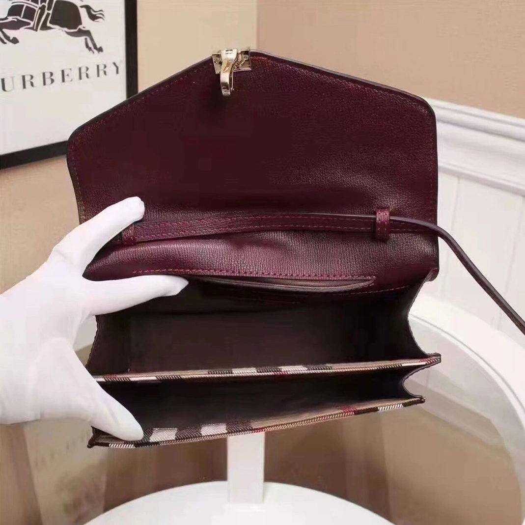 Classic 3801 Burberry AAA Quality Messenger Bags For Women