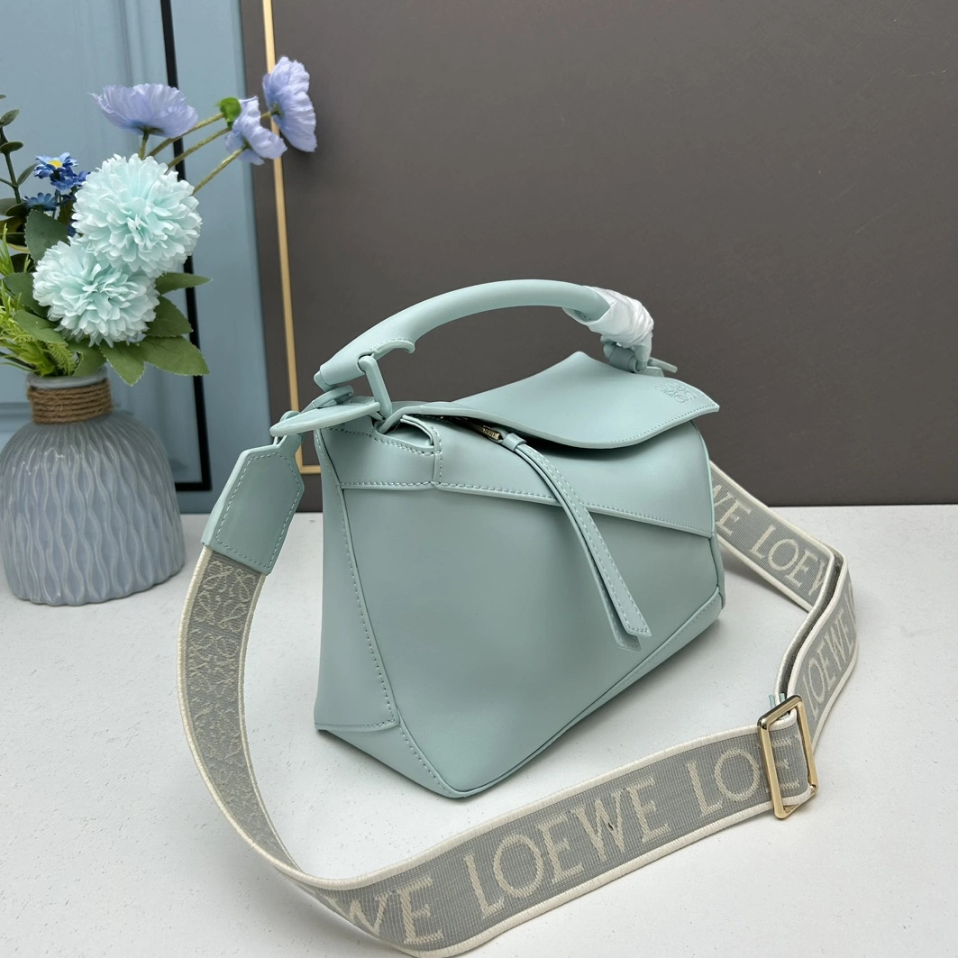 Classic 3866 LOEWE AAA Quality Messenger Bags For Women