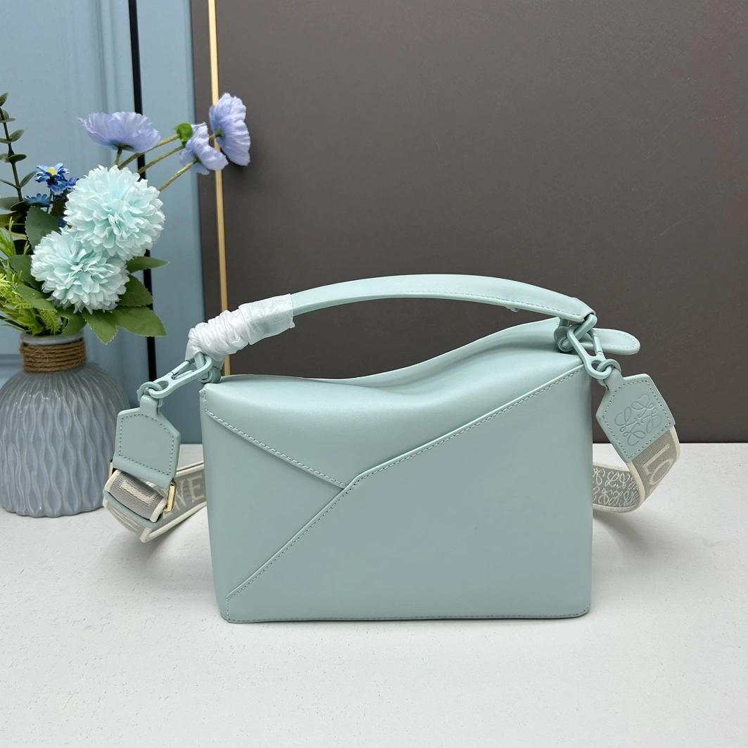 Classic 3866 LOEWE AAA Quality Messenger Bags For Women