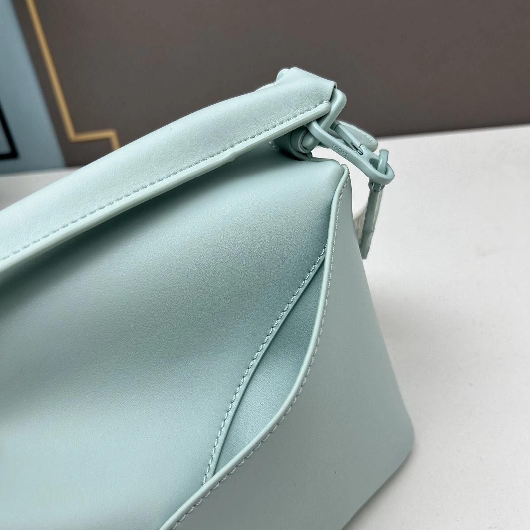 Classic 3866 LOEWE AAA Quality Messenger Bags For Women