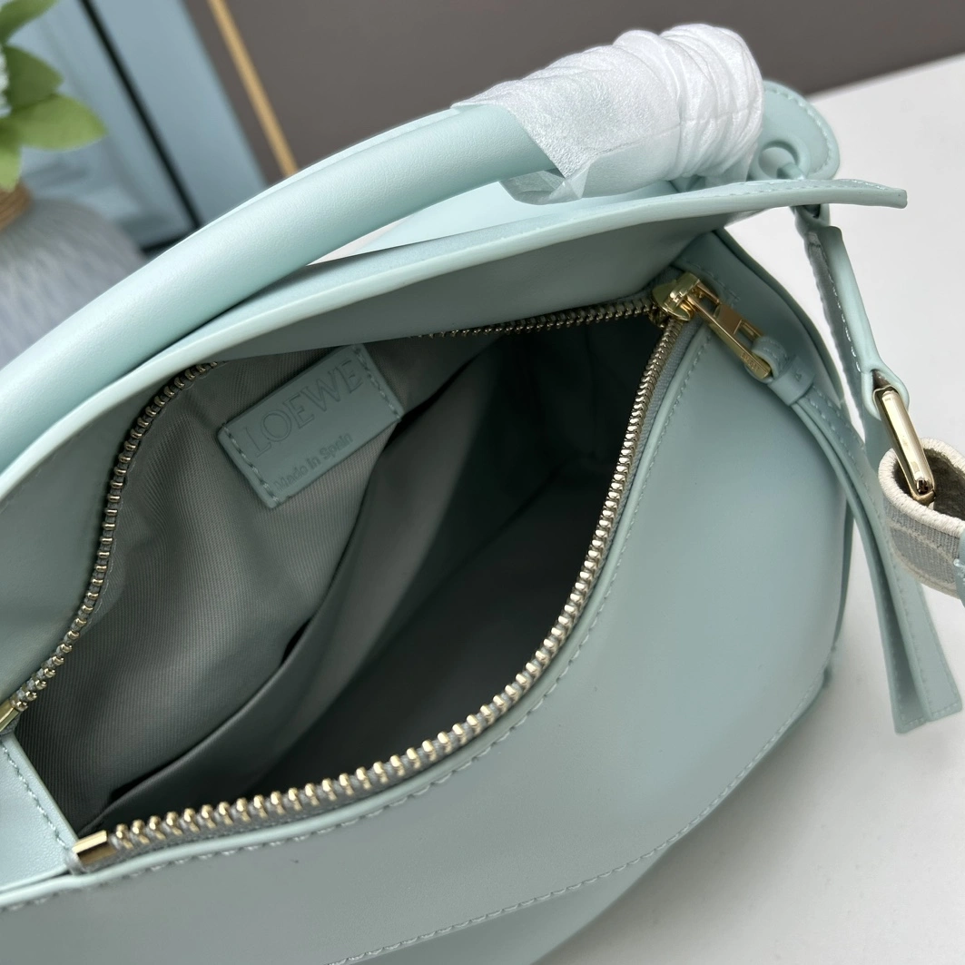 Classic 3866 LOEWE AAA Quality Messenger Bags For Women