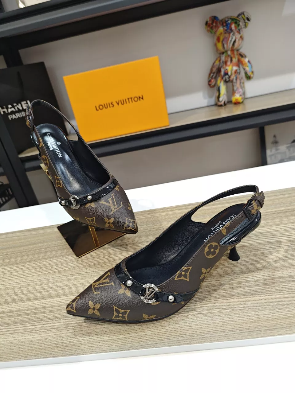 Classic 3876 Louis Vuitton Sandal For Women