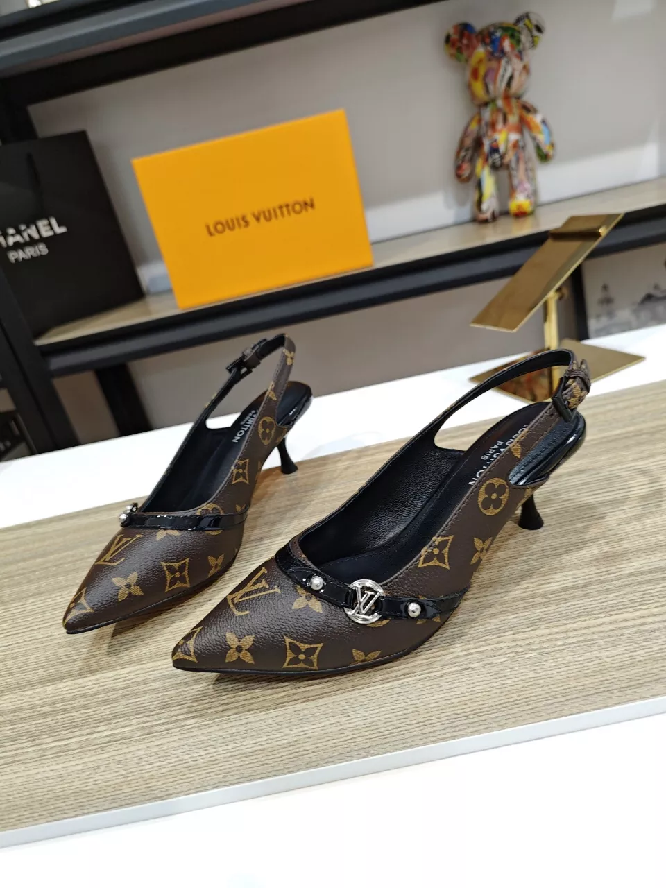 Classic 3876 Louis Vuitton Sandal For Women
