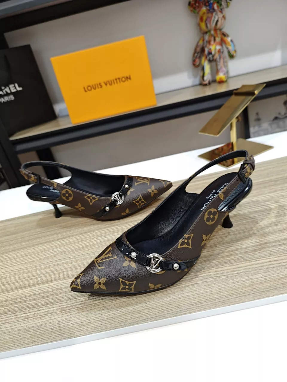 Classic 3876 Louis Vuitton Sandal For Women