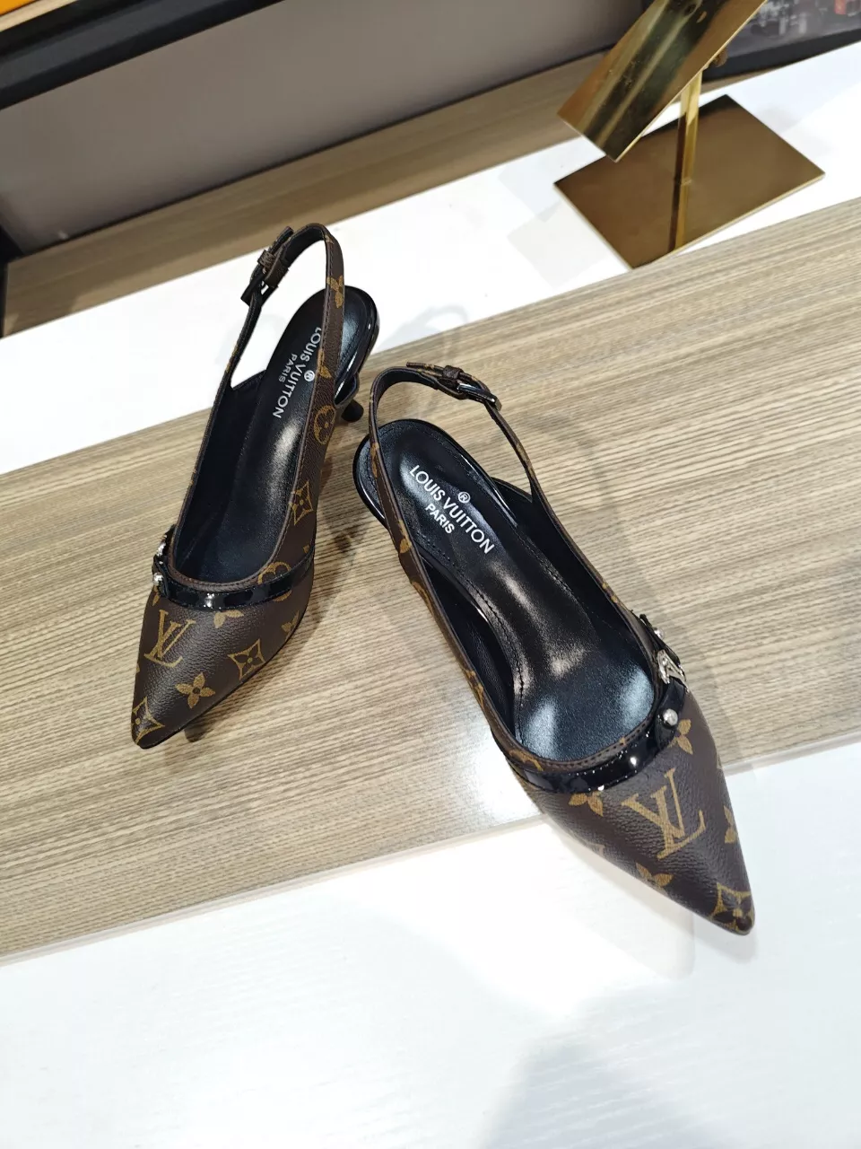 Classic 3876 Louis Vuitton Sandal For Women