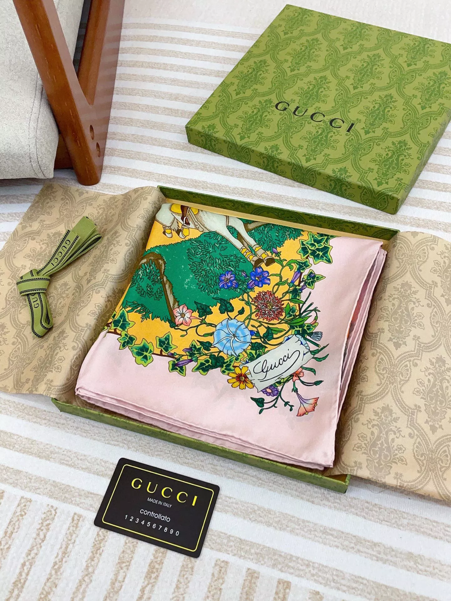 Classic 3939 Gucci Silk Squares