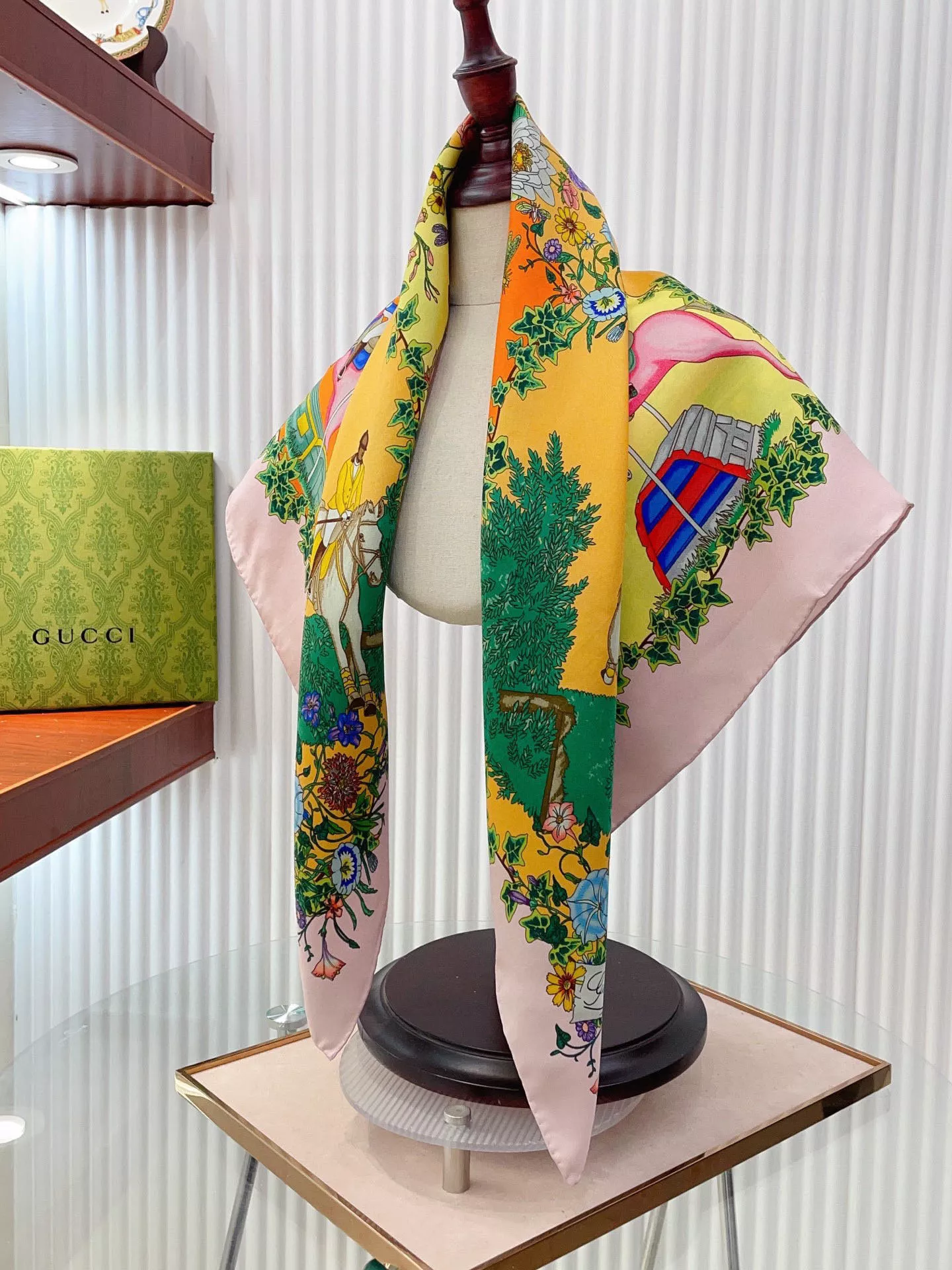Classic 3939 Gucci Silk Squares